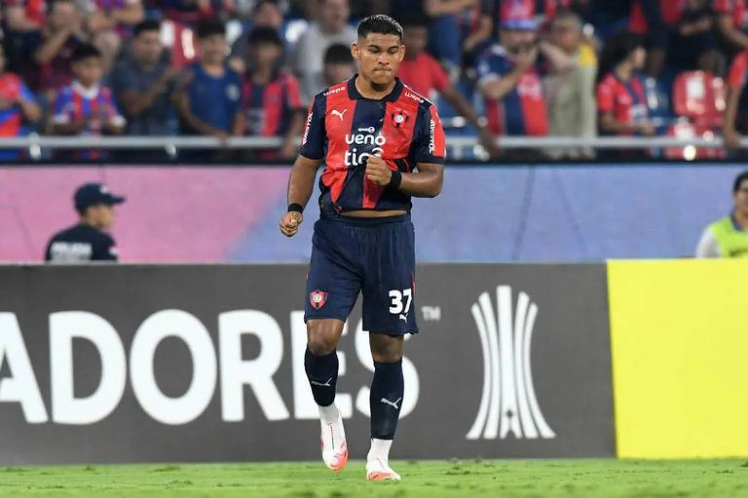 المدافع الباراغوياني دييغو ليون (وسائل إعلام بريطانية)