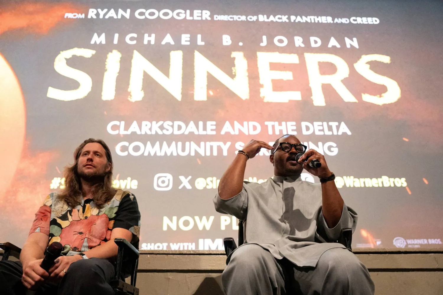 المخرج ريان كوغلر يتحدث عن فيلم سينّرز في كلاركسديل بولاية ميسيسيبي الأميركية (رويترز)