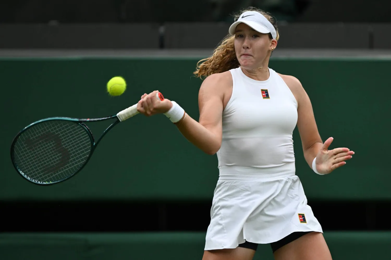 النجمة الروسية الشابة ميرا أندريفا (إ.ب.أ)