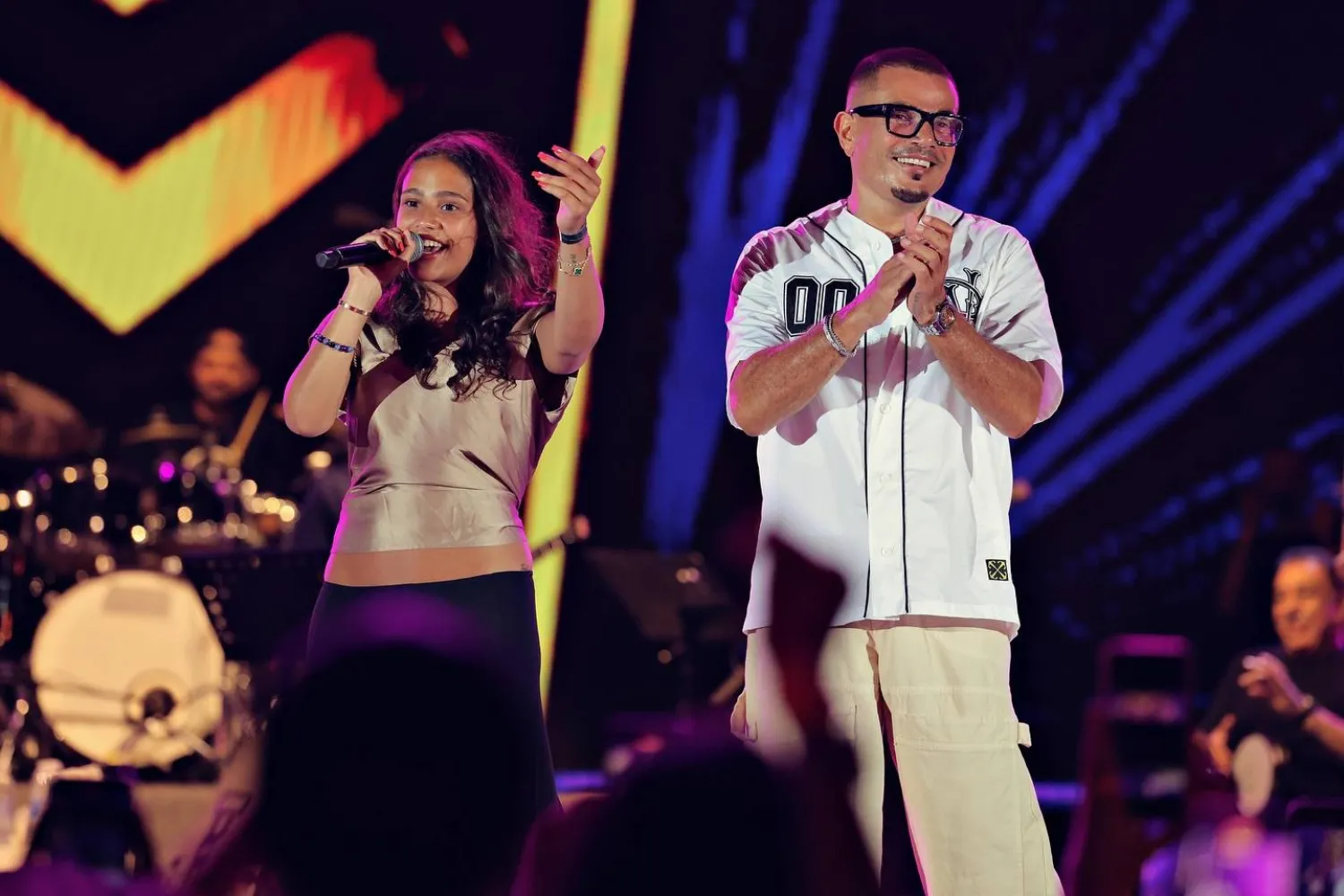 دياب خلال حفله بالساحل الشمالي المصري مع ابنته جنا