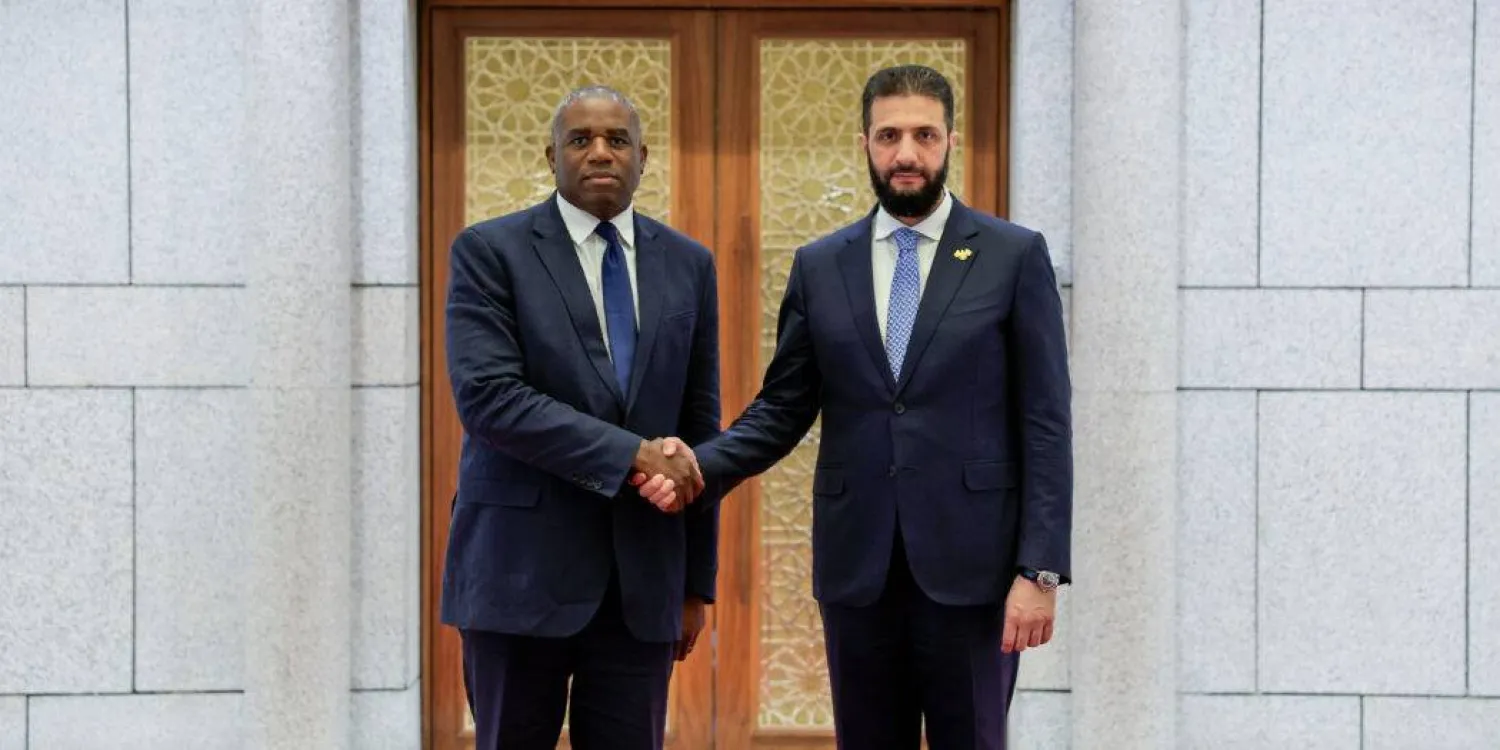 الشرع مستقبلاً وزير الخارجية البريطاني ديفيد لامي بدمشق (سانا)