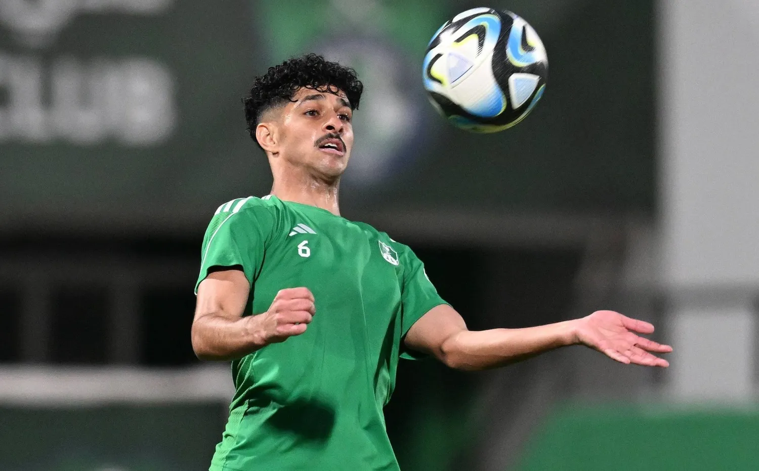 النصر يقوّي مركز الظهير بالتعاقد مع الحريجي (النادي الأهلي)