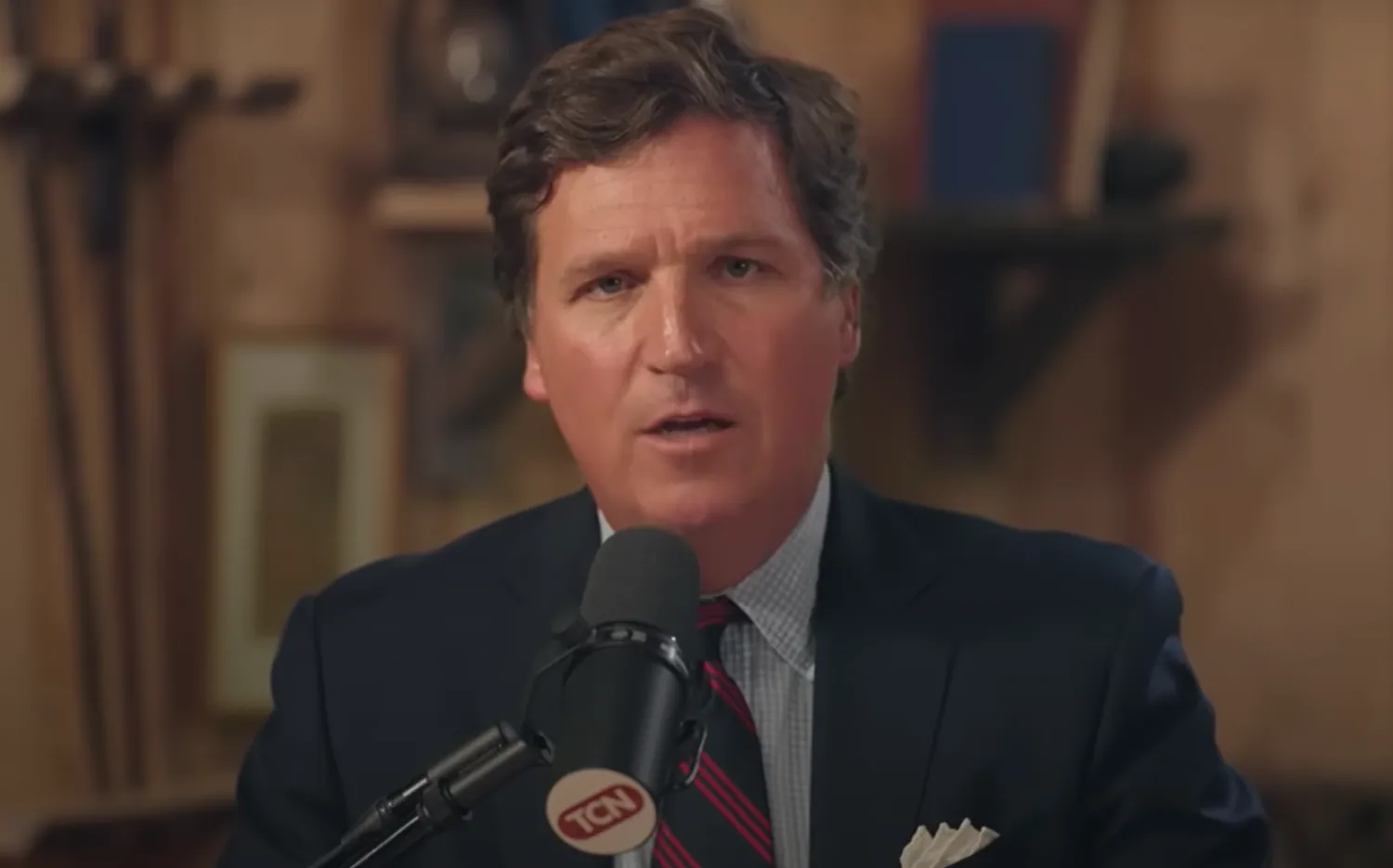 مقدم البرامج الحوارية الأميركي المحافظ تاكر كارلسون (لقطة من فيديو)