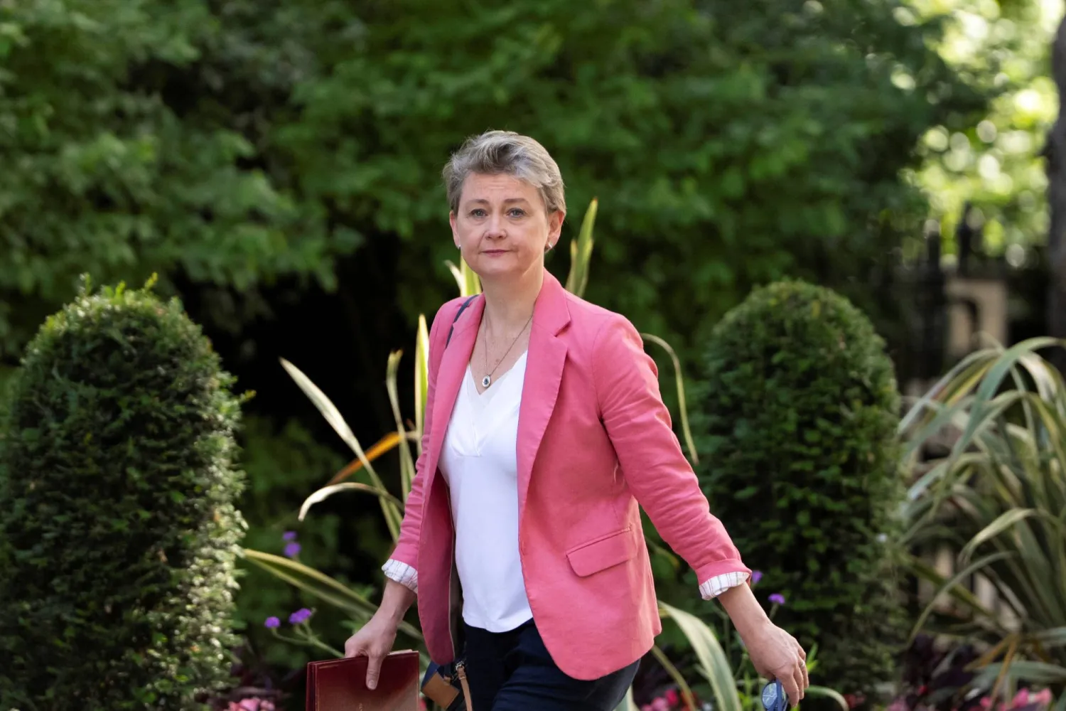 وزيرة الداخلية البريطانية إيفات كوبر (رويترز)