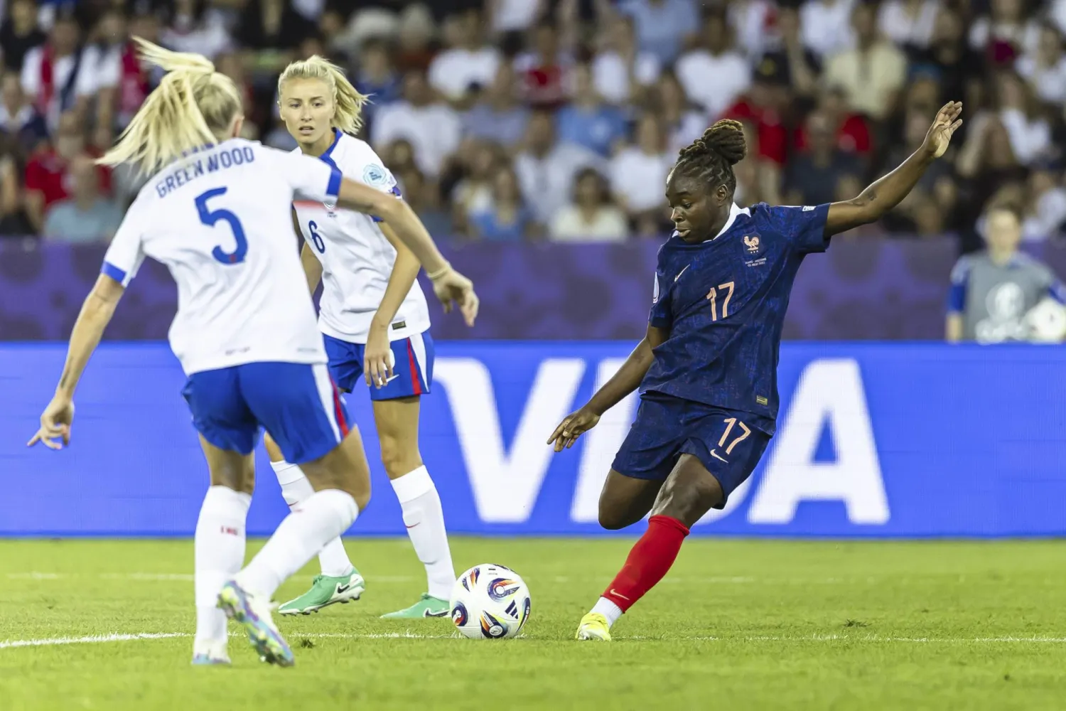 افتتحت ماري أنطوانيت كاتوتو التسجيل في الدقيقة 36 (أ.ب)