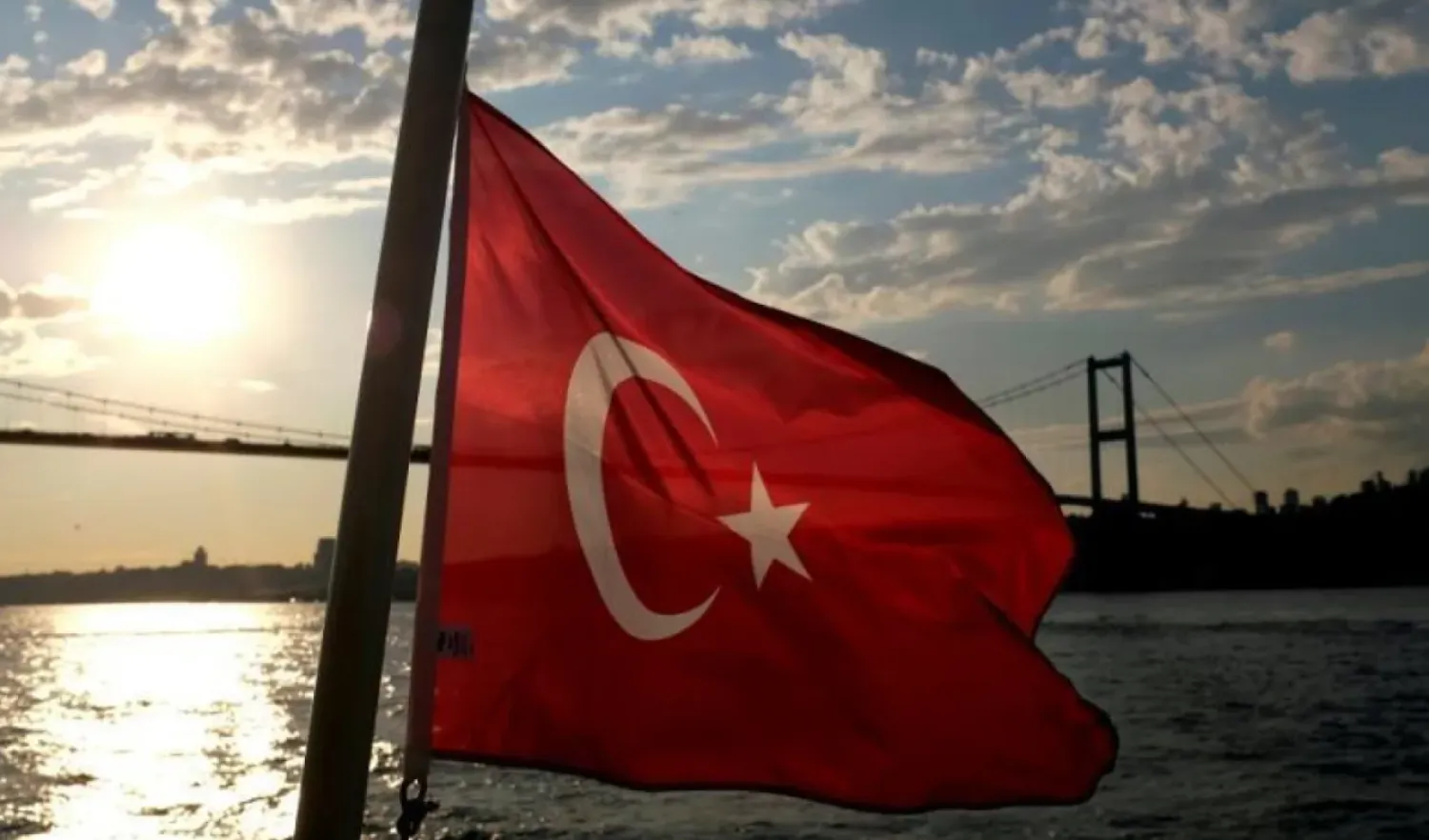 A Turkish flag with the Bosphorus Bridge in the background, flies on a passenger ferry in Istanbul, Türkiye September 30, 2020. (Reuters)
