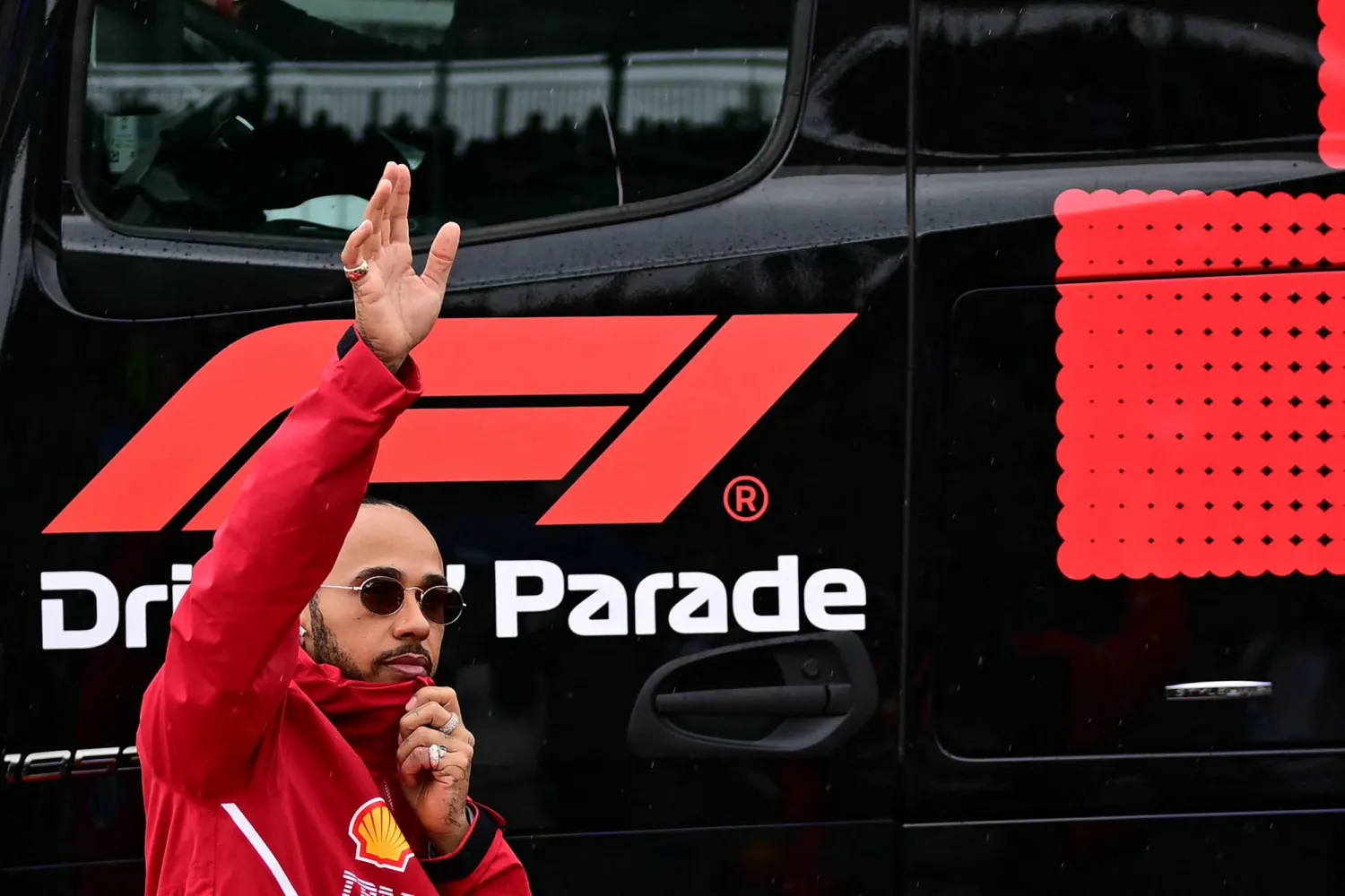 النجم البريطاني لويس هاميلتون سائق فريق فيراري (أ.ف.ب) 