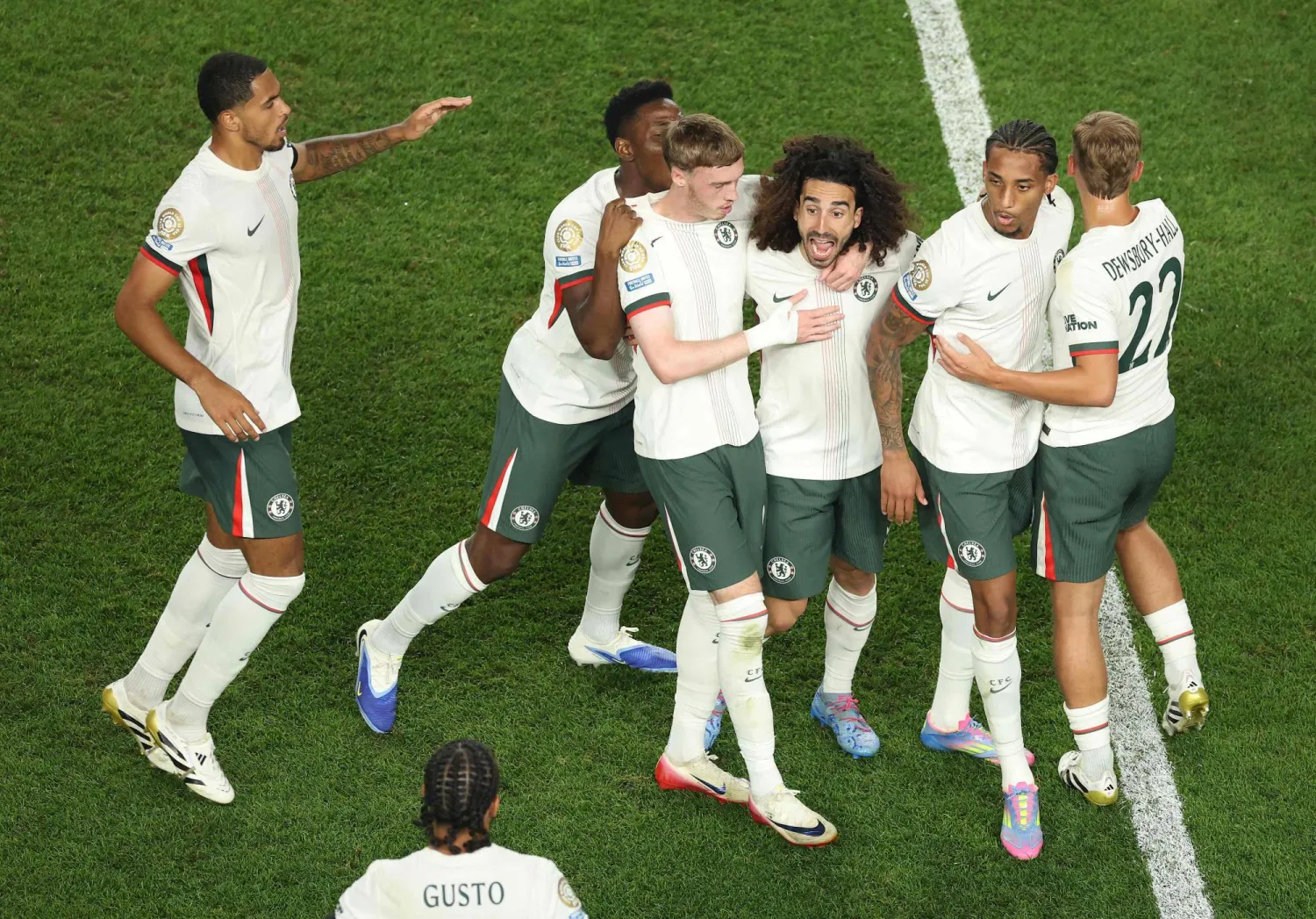 تشيلسي يلاقي فلوميننسي في نصف النهائي (أ.ف.ب)