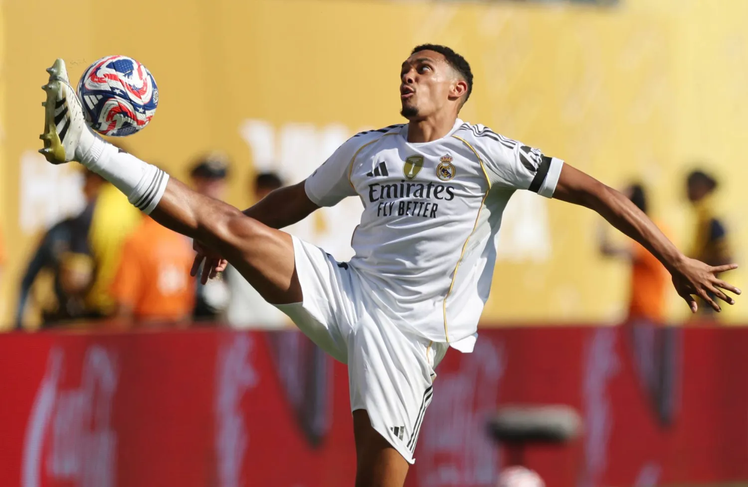 ألكسندر-أرنولد (د.ب.أ)