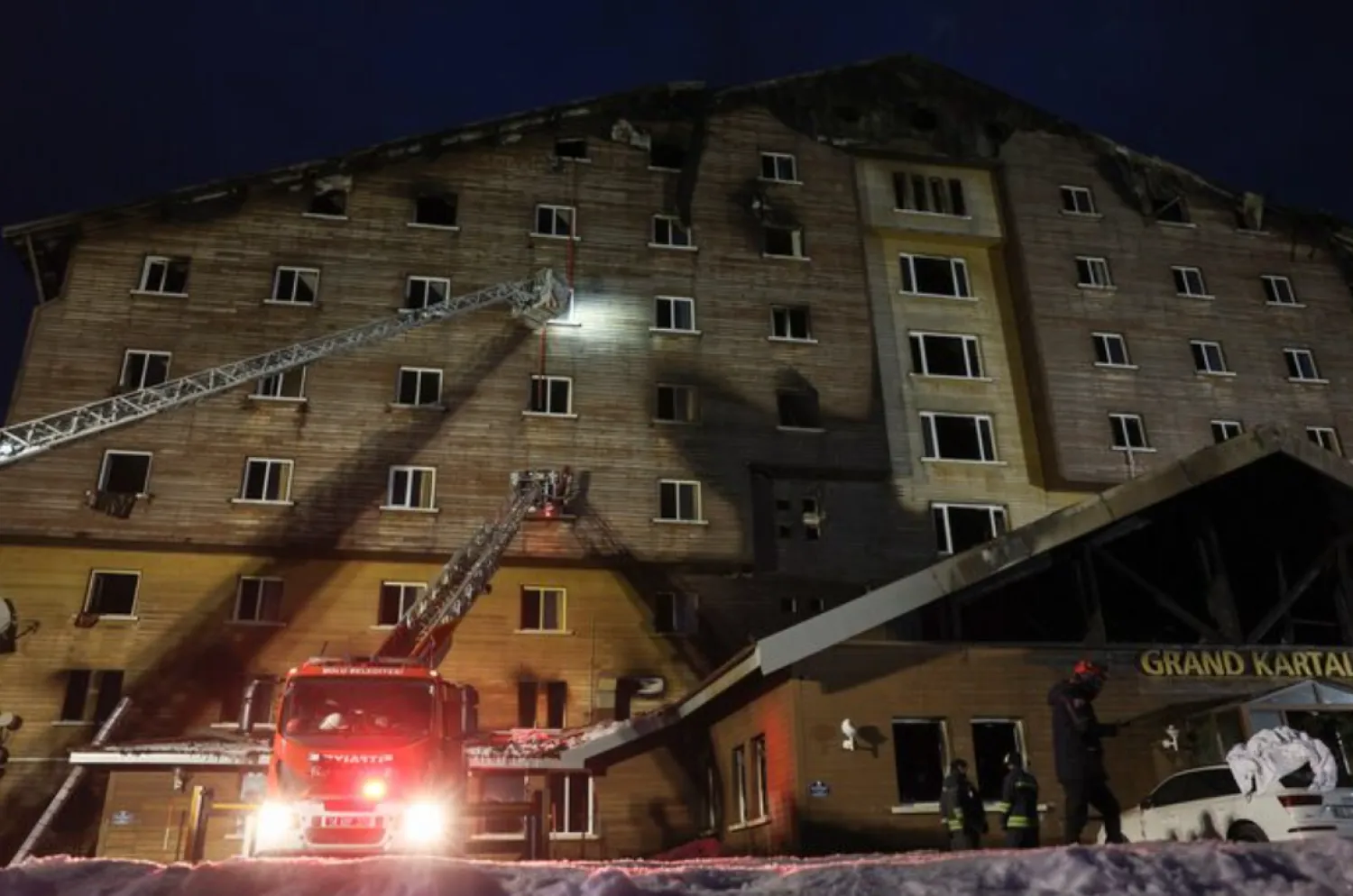 A fire truck is seen in front of a hotel, following a deadly fire, in the ski resort of Kartalkaya, in Bolu, Türkiye, January 21, 2025. REUTERS/Murad Sezer/File Photo 
