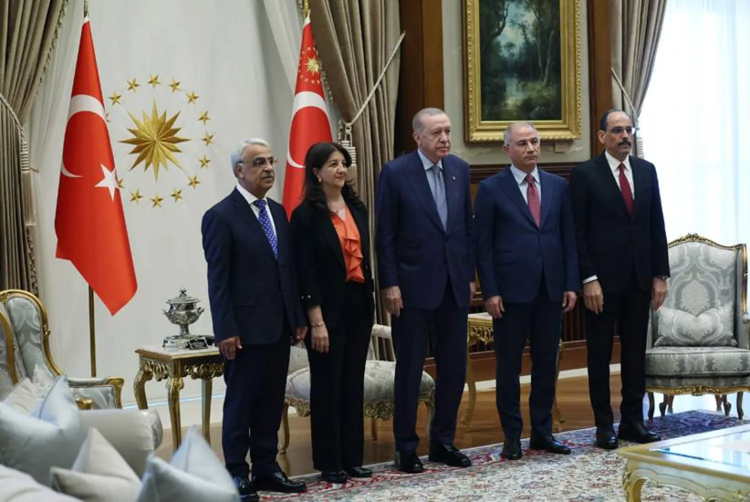 الرئيس التركي رجب طيب إردوغان خلال استقبال وفد إيمرالي بالقصر الرئاسي (الرئاسة التركية)