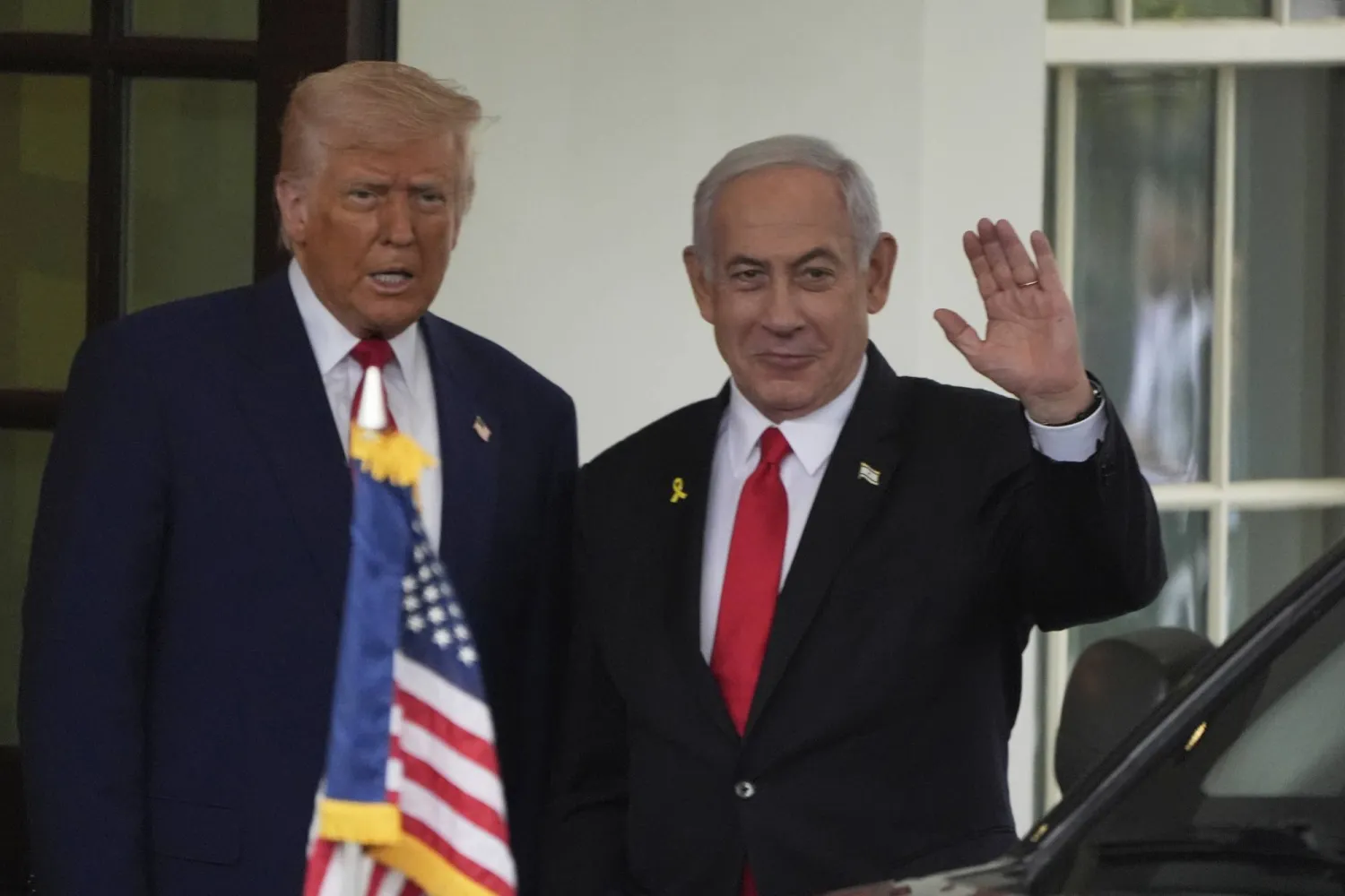 الرئيس الأميركي دونالد ترمب مستقبلاً رئيس الوزراء الإسرائيلي بنيامين نتنياهو في البيت الأبيض (أرشيفية - أ.ب)