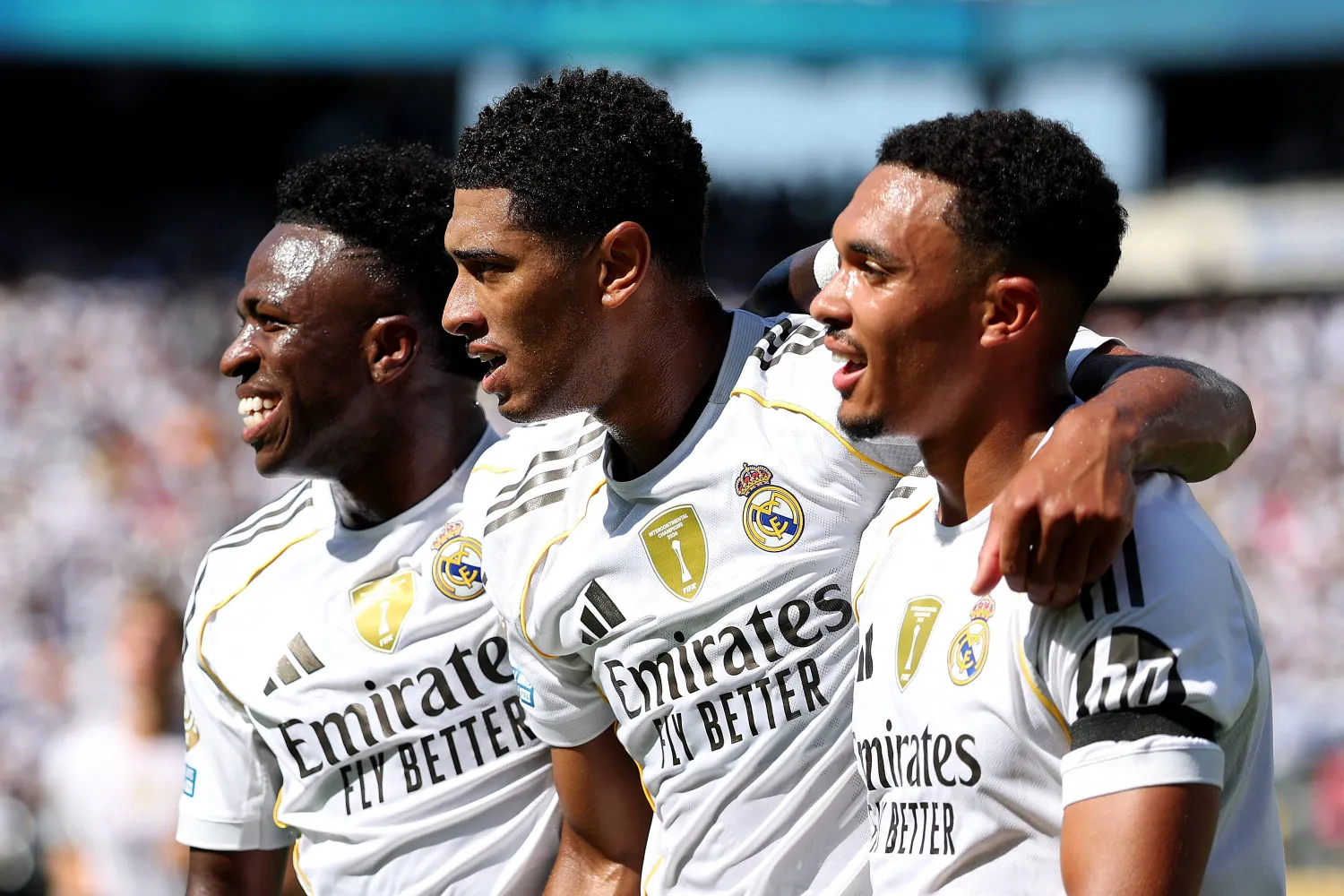 لاعبو ريال مدريد يستعدون لملاقاة باريس سان جيرمان (أ.ف.ب)