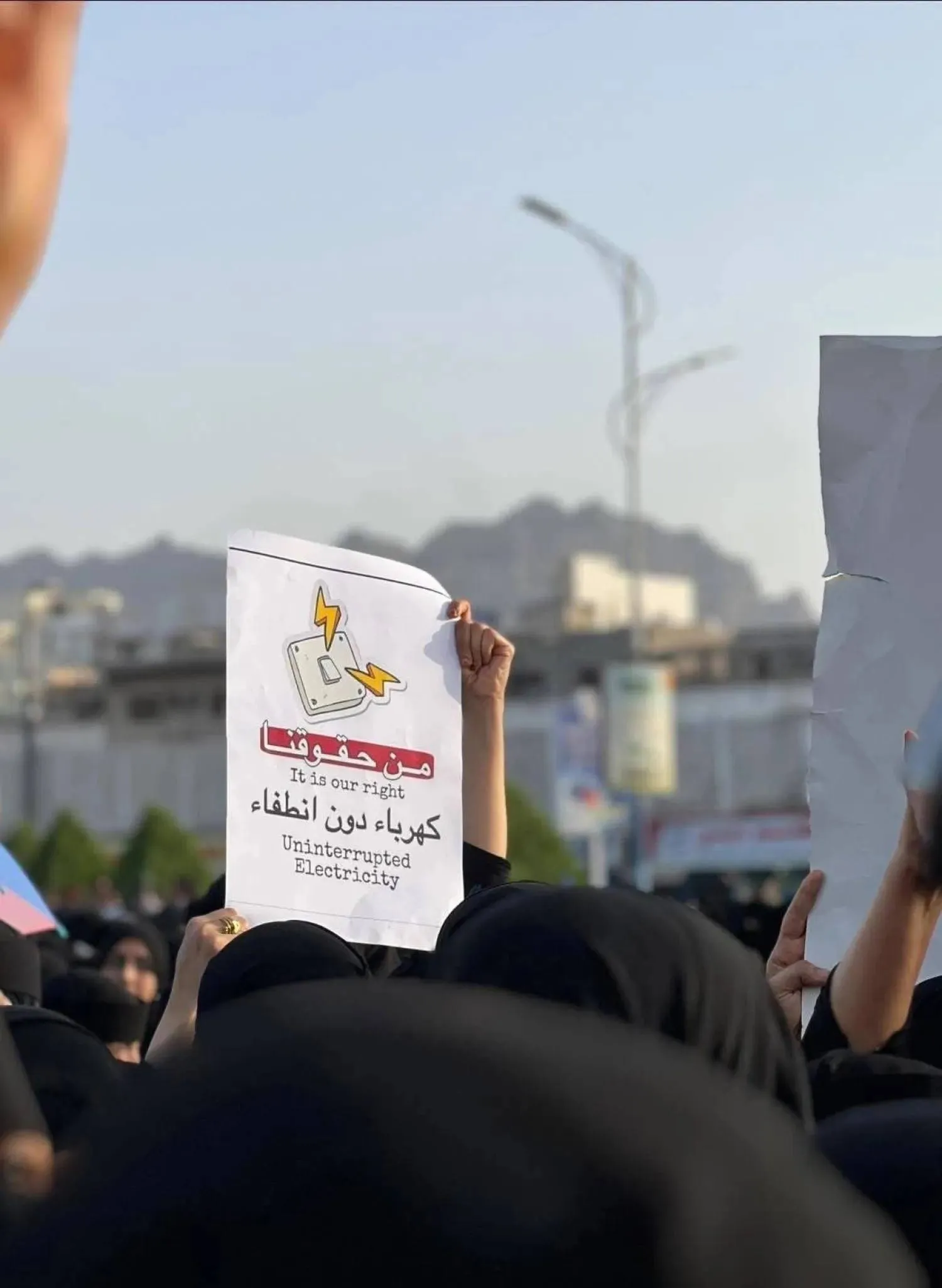 تردي خدمات الكهرباء والمياه تسبب في اندلاع احتجاجات في عدن (إعلام محلي)