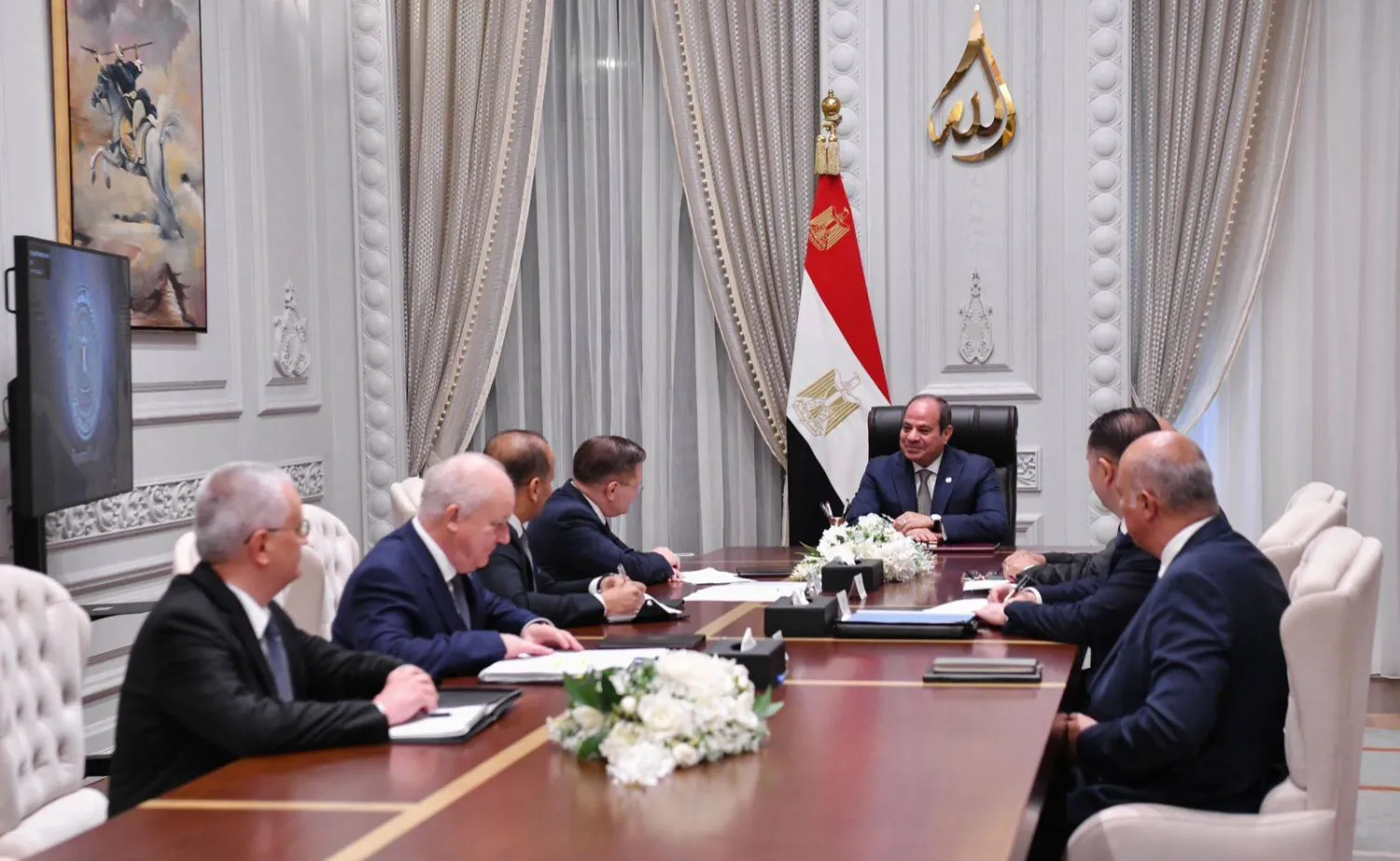 السيسي يستقبل المدير العام لهيئة الدولة للطاقة النووية «روساتوم» الروسية بحضور نظيره المصري ووزير الكهرباء المصري (الرئاسة المصرية)