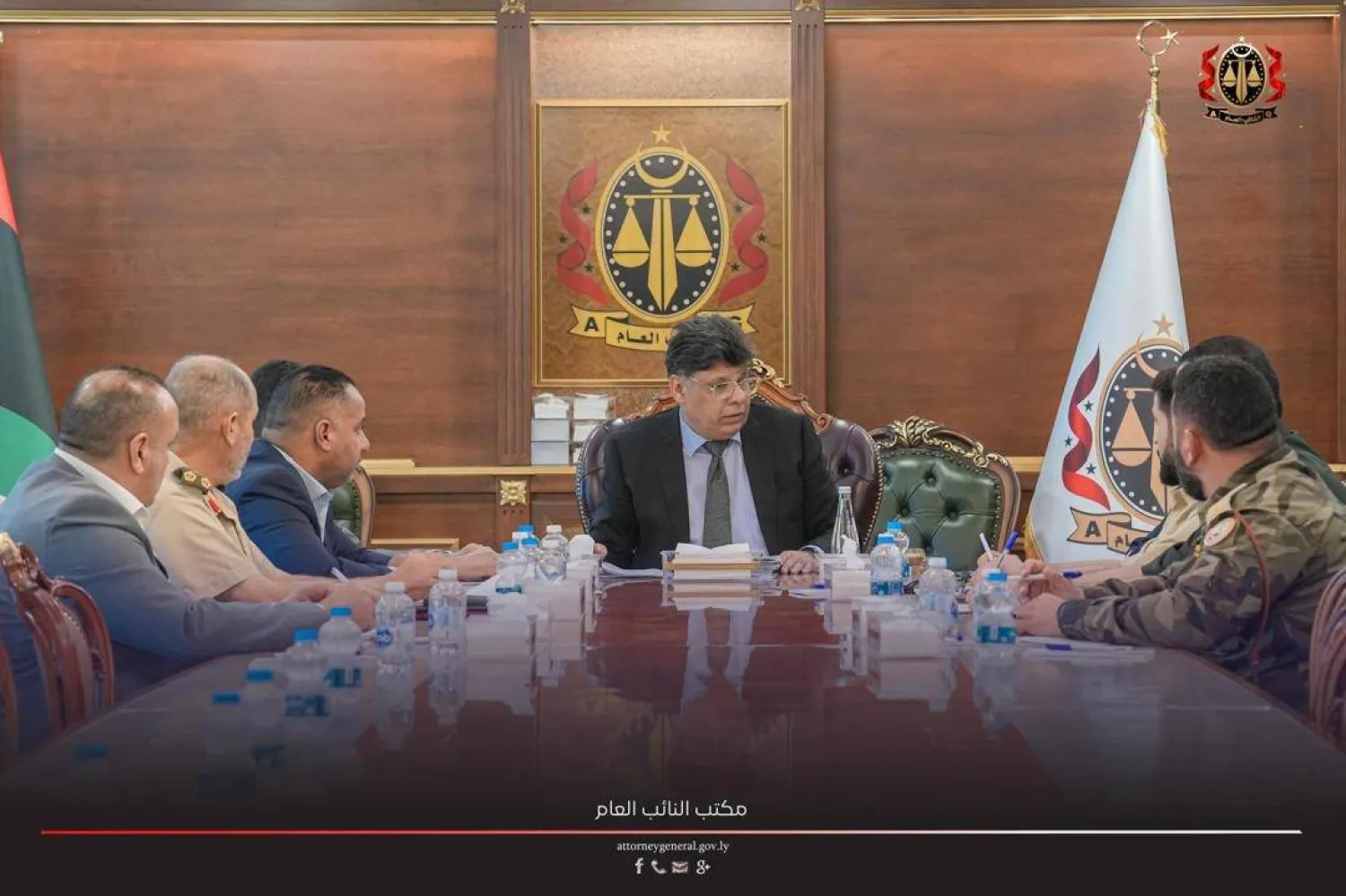 صورة وزعها النائب العام لاجتماعه بأعضاء «لجنة الترتيبات الأمنية» بطرابلس مساء الاثنين