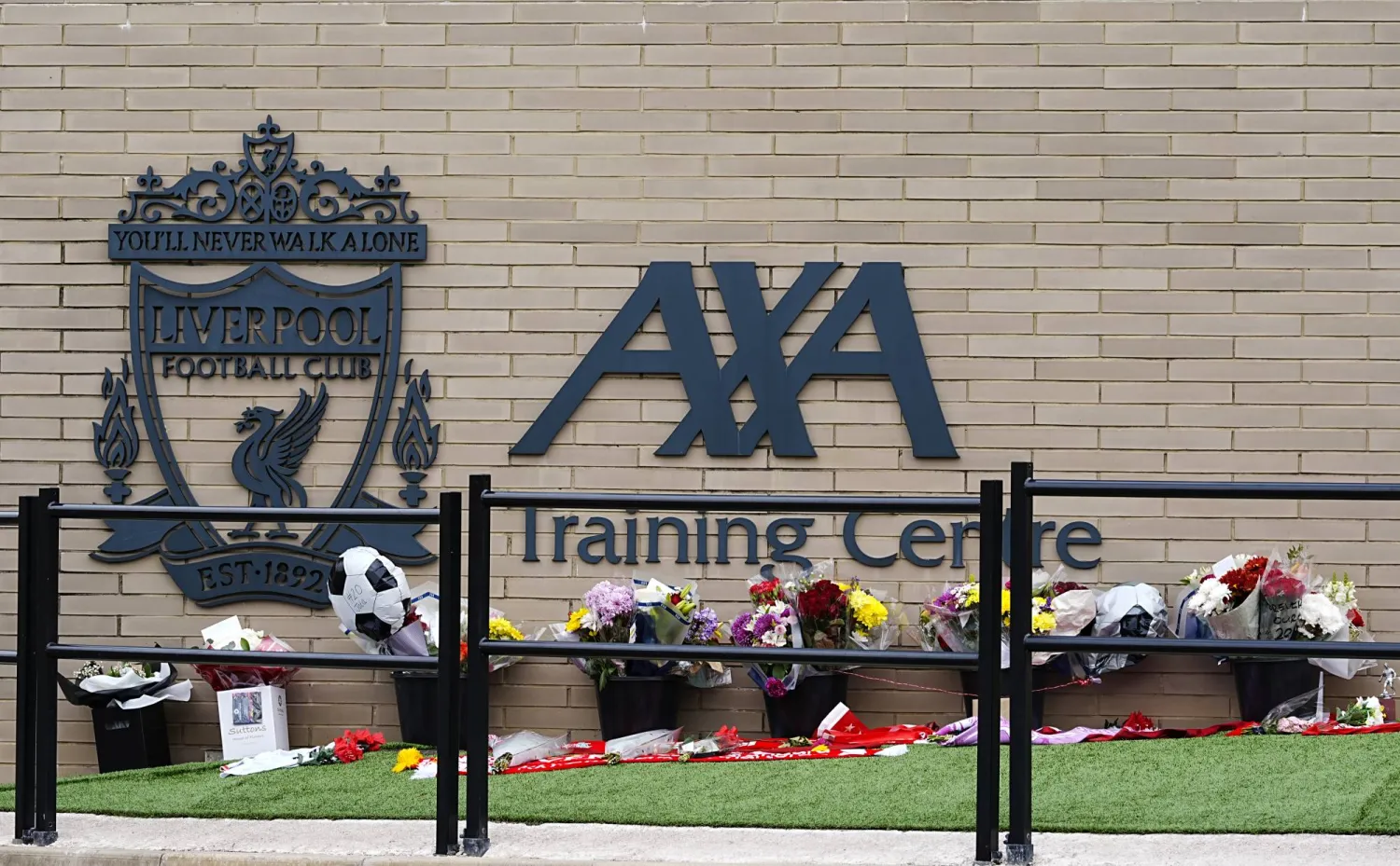 ليفربول أجل بدء التدريبات التحضيرية للموسم الجديد بعد وفاة جوتا (د.ب.أ)