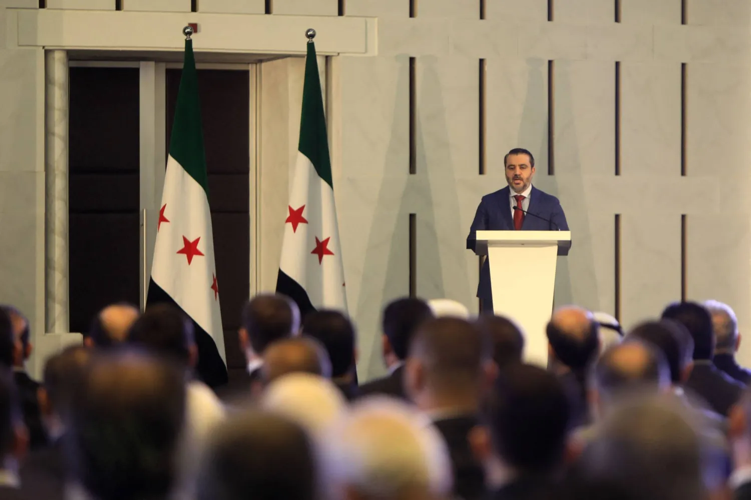 وزير الخارجية السوري أسعد الشيباني يتحدث من القصر الرئاسي في دمشق (أ.ف.ب) 