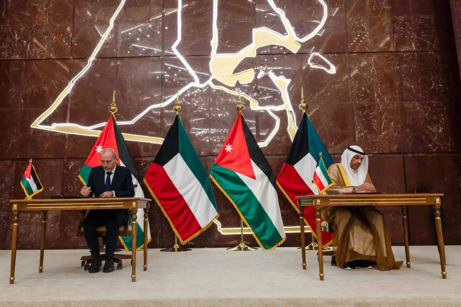 جانب من انعقاد أعمال الدورة الخامسة للجنة العليا المشتركة الكويتية - الأردنية في الكويت (كونا)