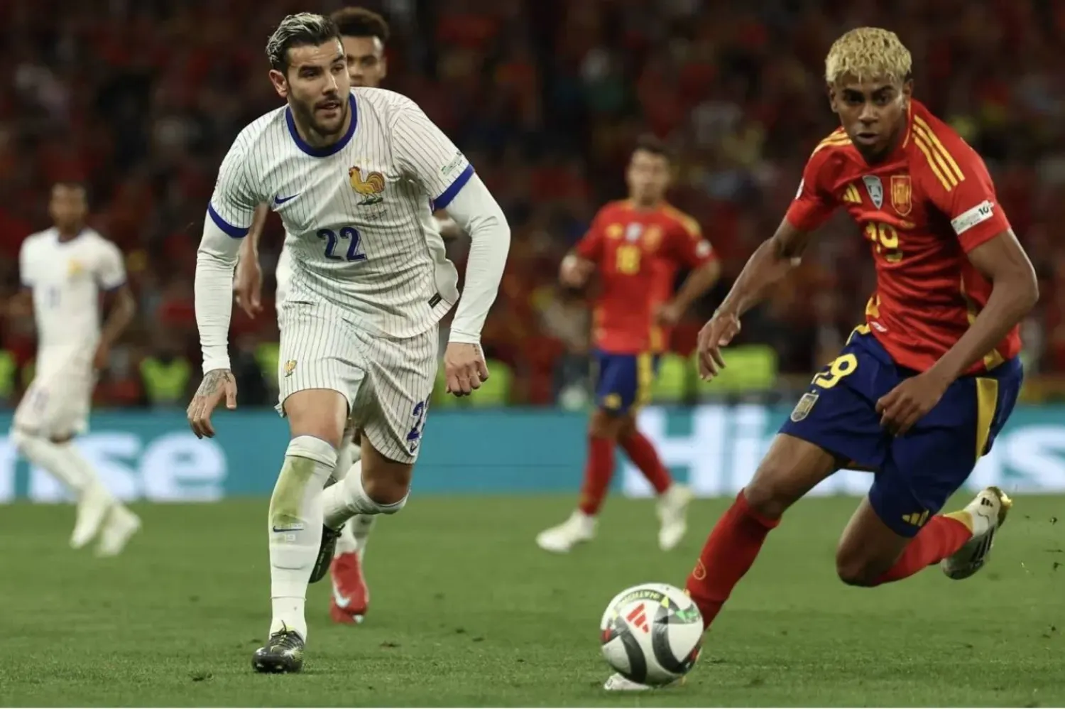 ثيو هرنانديز لاعب نادي ميلان الإيطالي (أ.ف.ب)