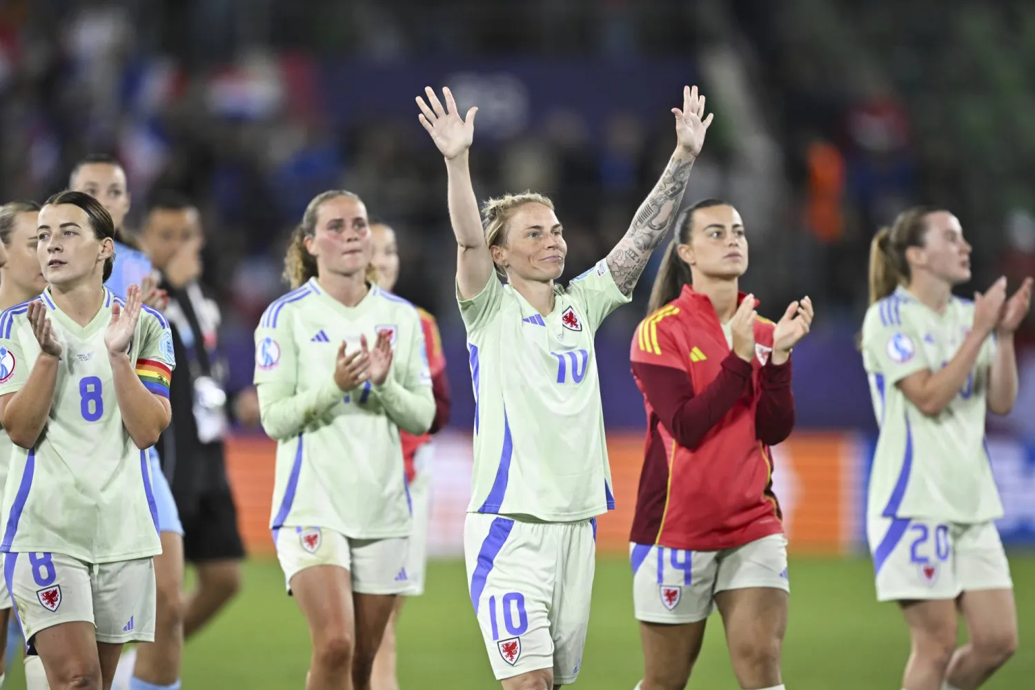 سيدات ويلز يسجلن لأول مرة في بطولة كبرى لكرة القدم (أ.ب)