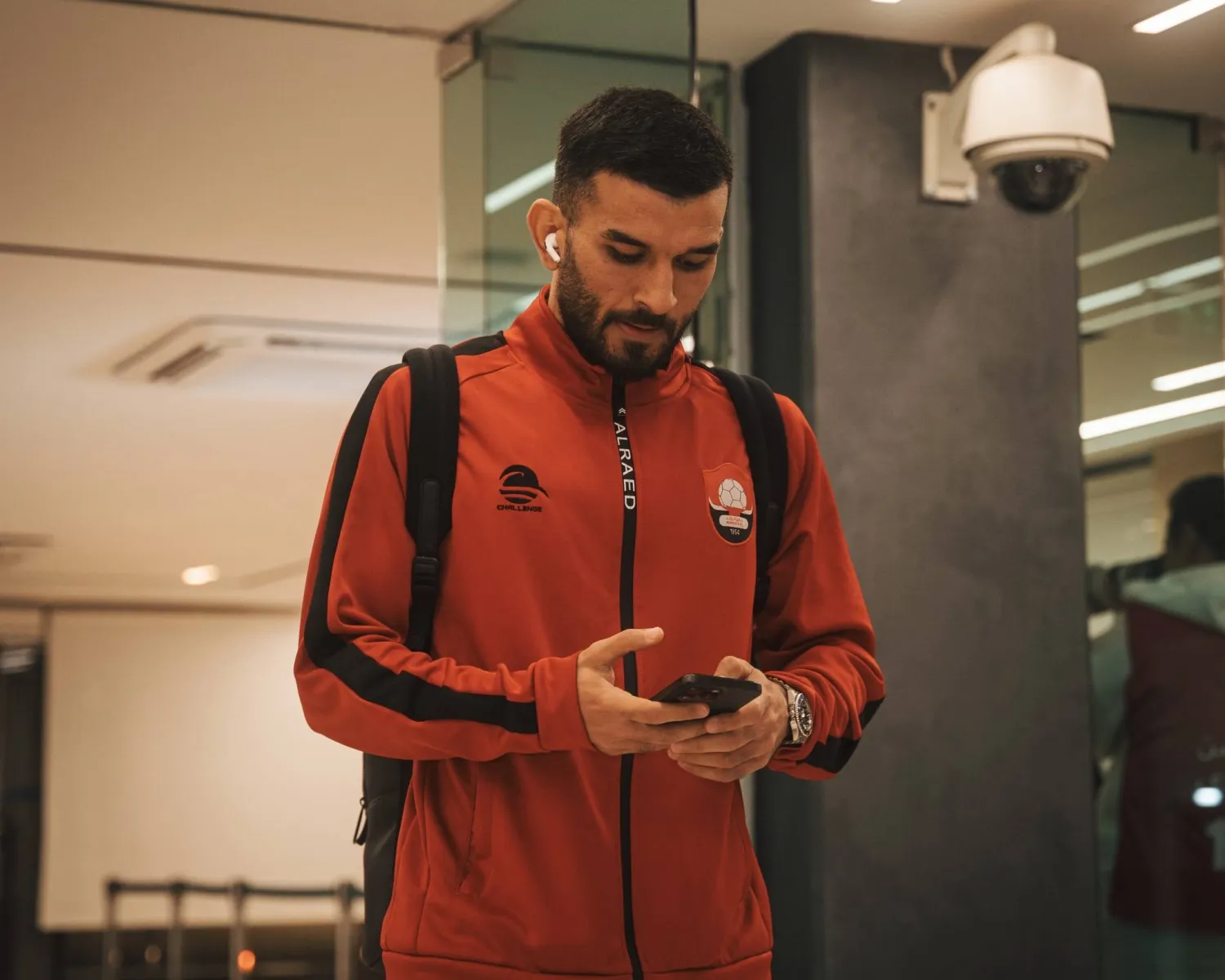 الجزائري أمير سعيود سبق وأن مثل الطائي والرائد (الدوري السعودي) 