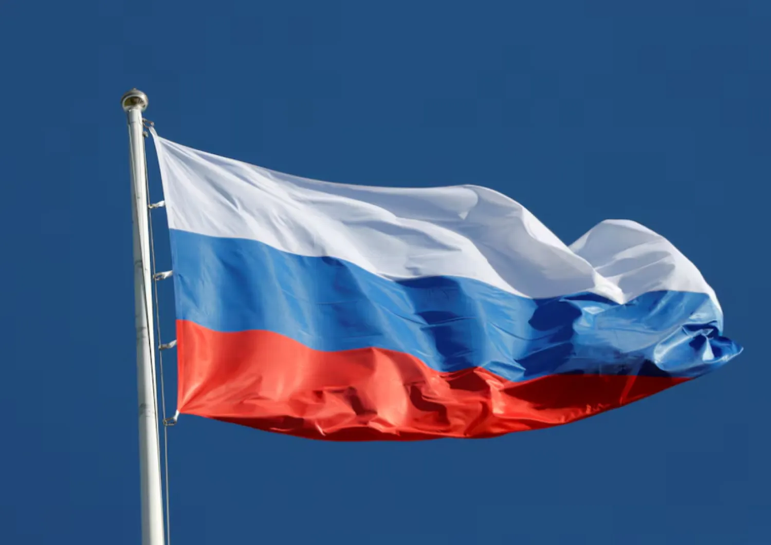 A view shows the state flag of Russia before a meeting of Russian President Vladimir Putin with French President Emmanuel Macron in St. Petersburg, Russia May 24, 2018. REUTERS/Grigory Dukor