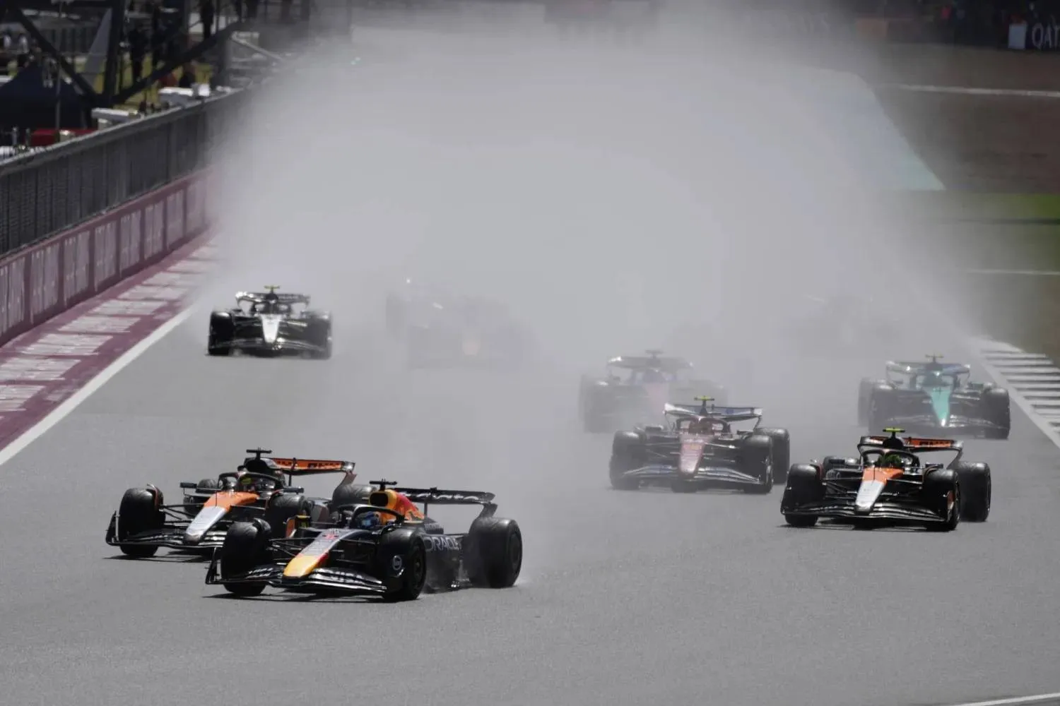Apple has made a generous offer to acquire the rights to broadcast Formula 1 (AP)