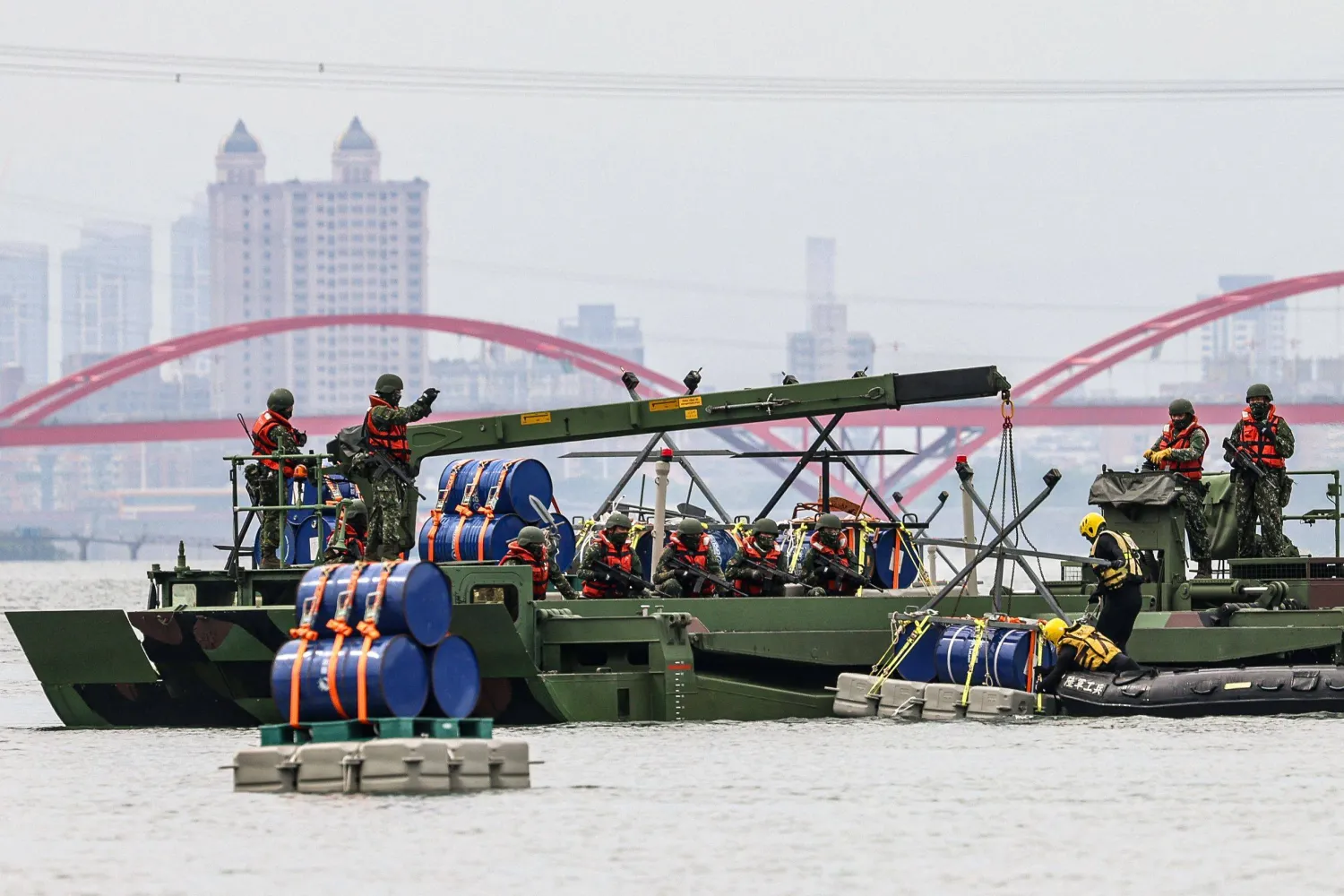 جنود يشاركون بتدريبات عسكرية في تايوان يوم 12 يوليو (أ.ف.ب)