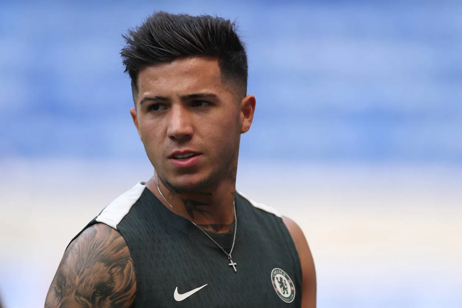 إنزو فرنانديز لاعب وسط تشيلسي الإنجليزي (أ.ف.ب)