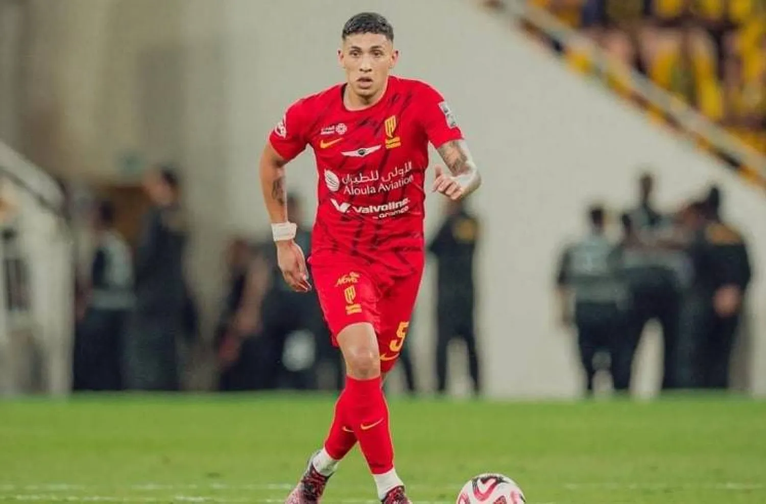 لاعب خط الوسط إيكي فيرنانديز (نادي القادسية)