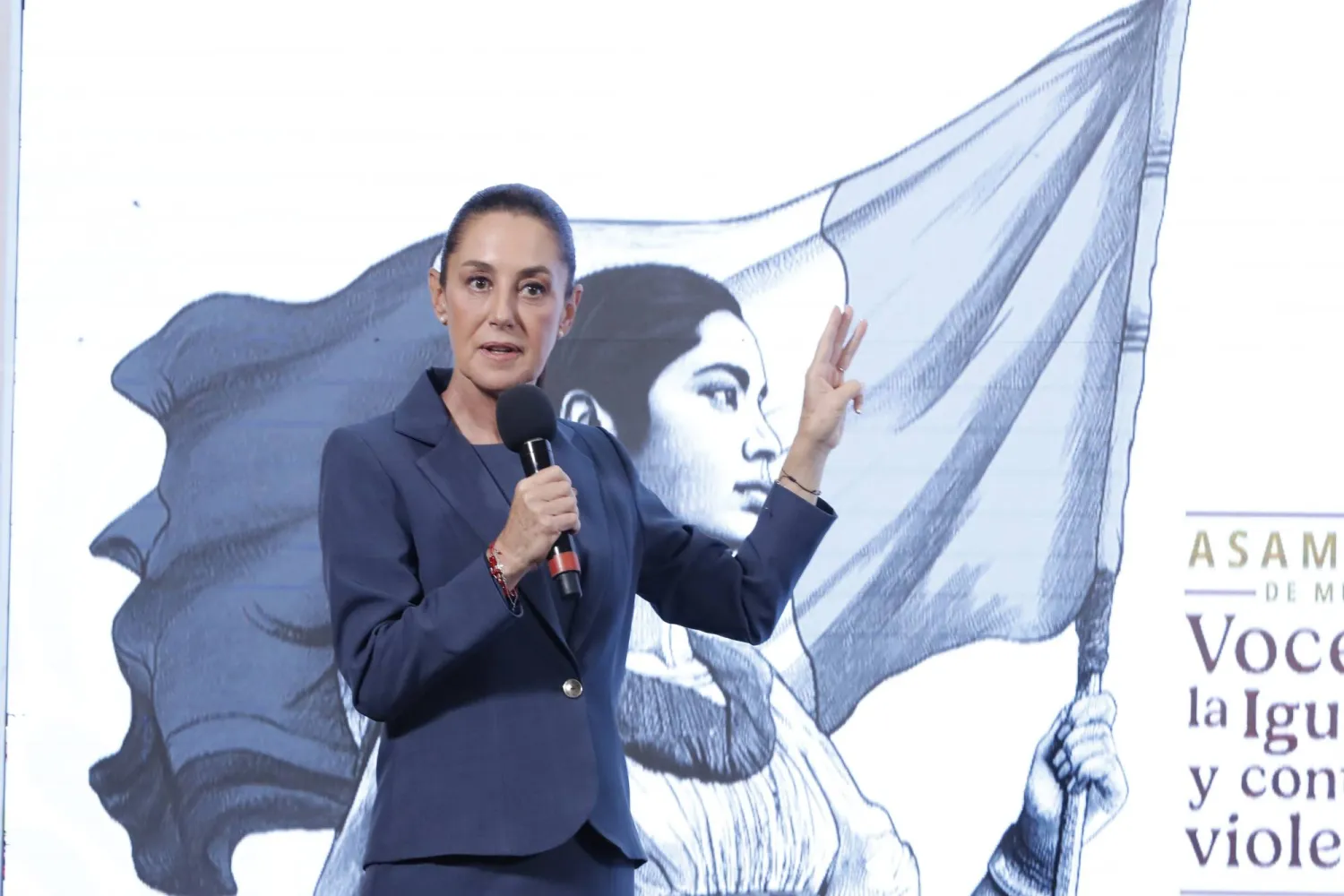 الرئيسة المكسيكية كلوديا شينباوم (إ.ب.أ)