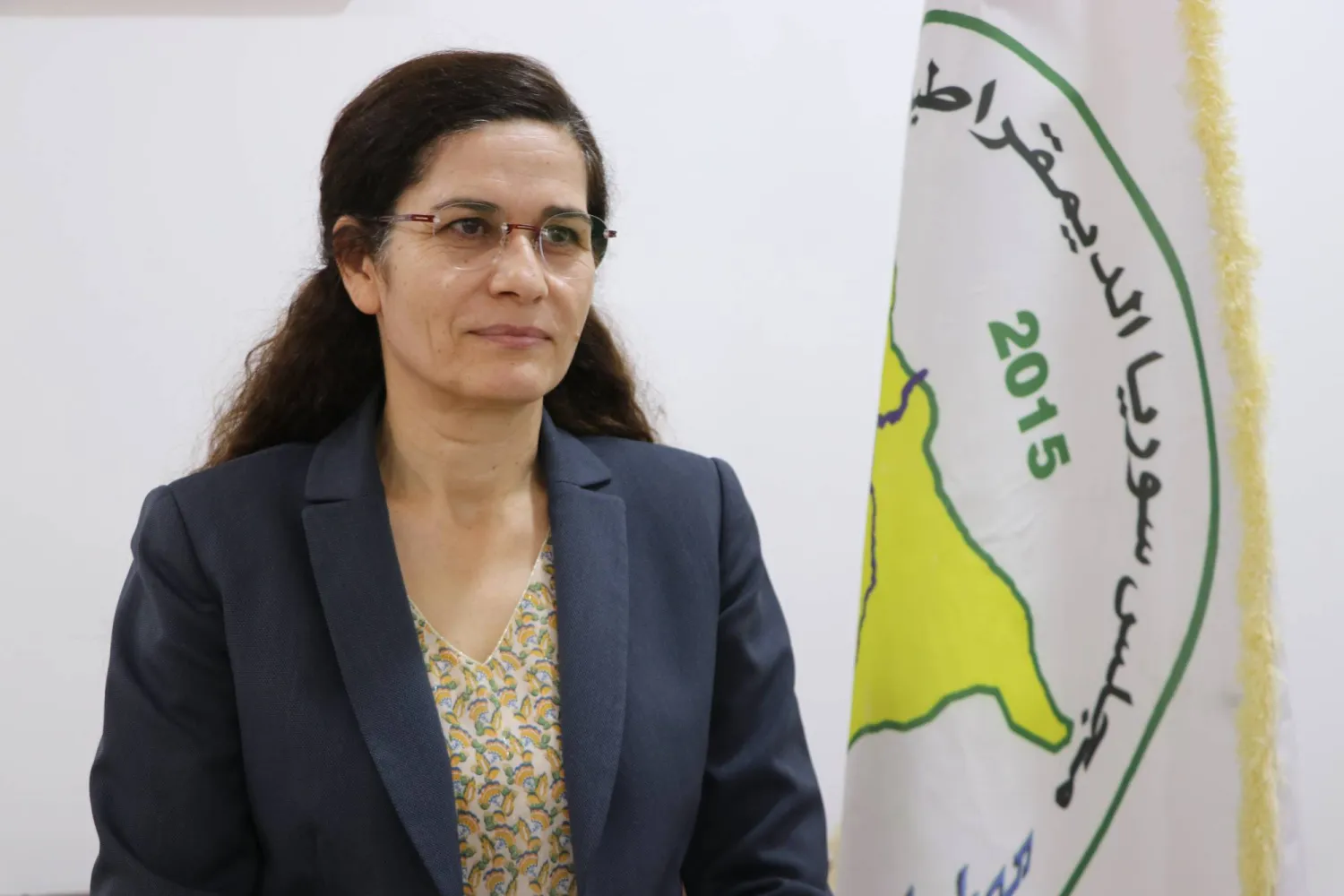 القيادية إلهام أحمد المسؤولة بالإدارة الكردية لشمال شرقي سوريا (الشرق الأوسط)