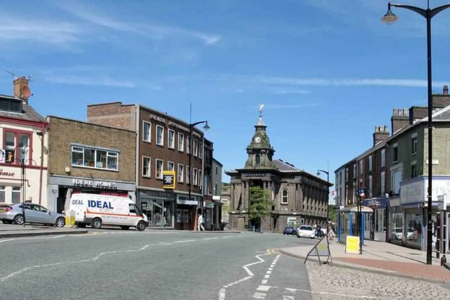 أصبحت المدينة تهيمن عليها المباني المغلقة (ويكيبيديا)