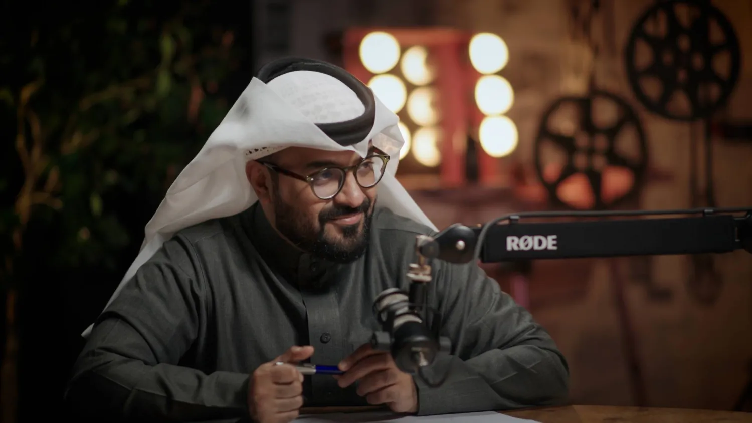 الناقد الفني السعودي أحمد العياد (الشرق الأوسط)
