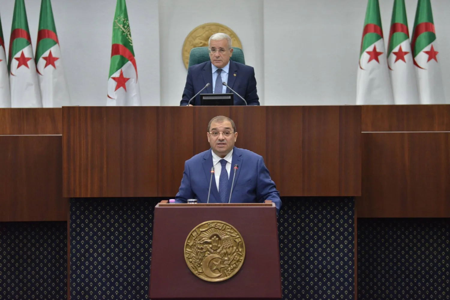 وزير العدل الجزائري خلال عرض مشروع قانون الوقاية من غسل الأموال ومكافحة تمويل الإرهاب (البرلمان)