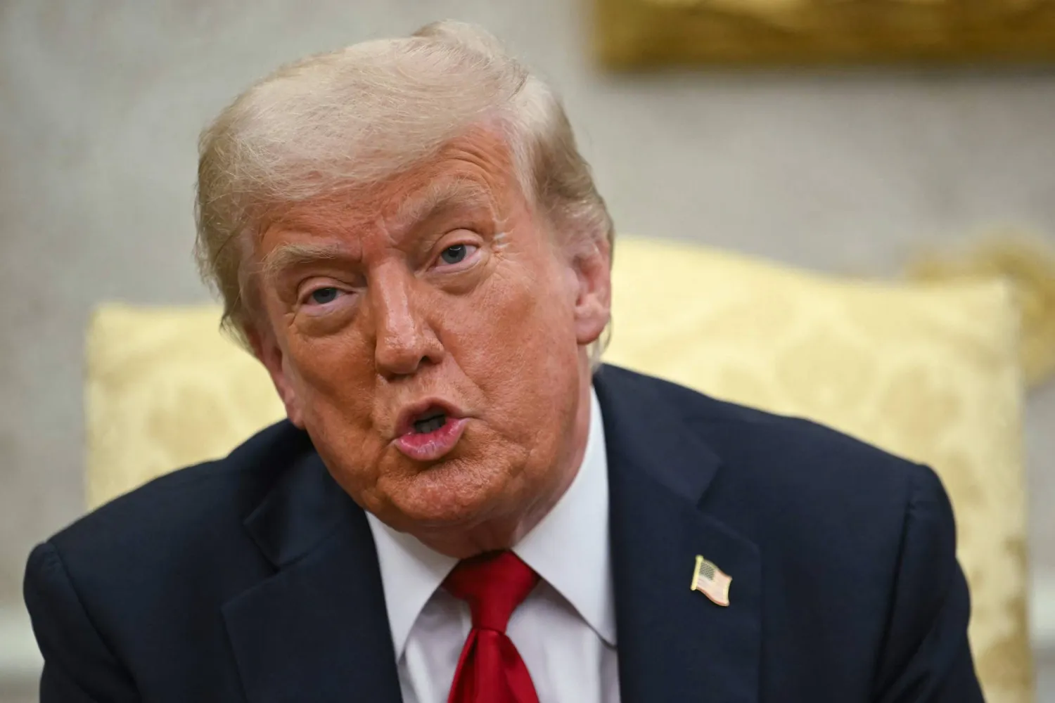 ترمب يتحدث للصحافيين خلال اجتماع مع أمين حلف شمال الأطلسي مارك روته في المكتب البيضاوي 14 يوليو 2025 (أ.ف.ب)