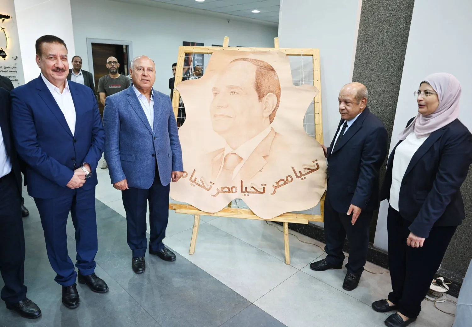 كامل الوزير في إحدى جولاته الميدانية بقطاعات وزارة النقل (وزارة النقل)