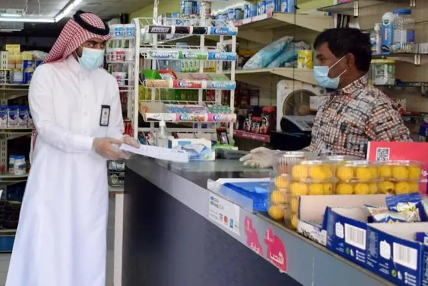 يمنع بيع منتجات التبغ لمن تقل أعمارهم عن 18 سنة (واس) 