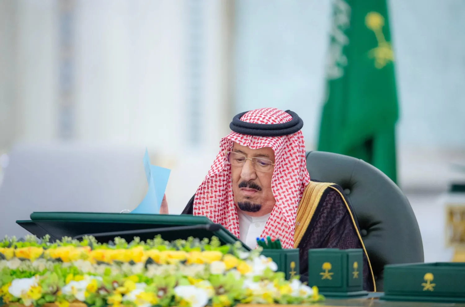 خادم الحرمين الشريفين الملك سلمان بن عبد العزيز لدى ترؤسه جلسة مجلس الوزراء في جدة الثلاثاء (واس)