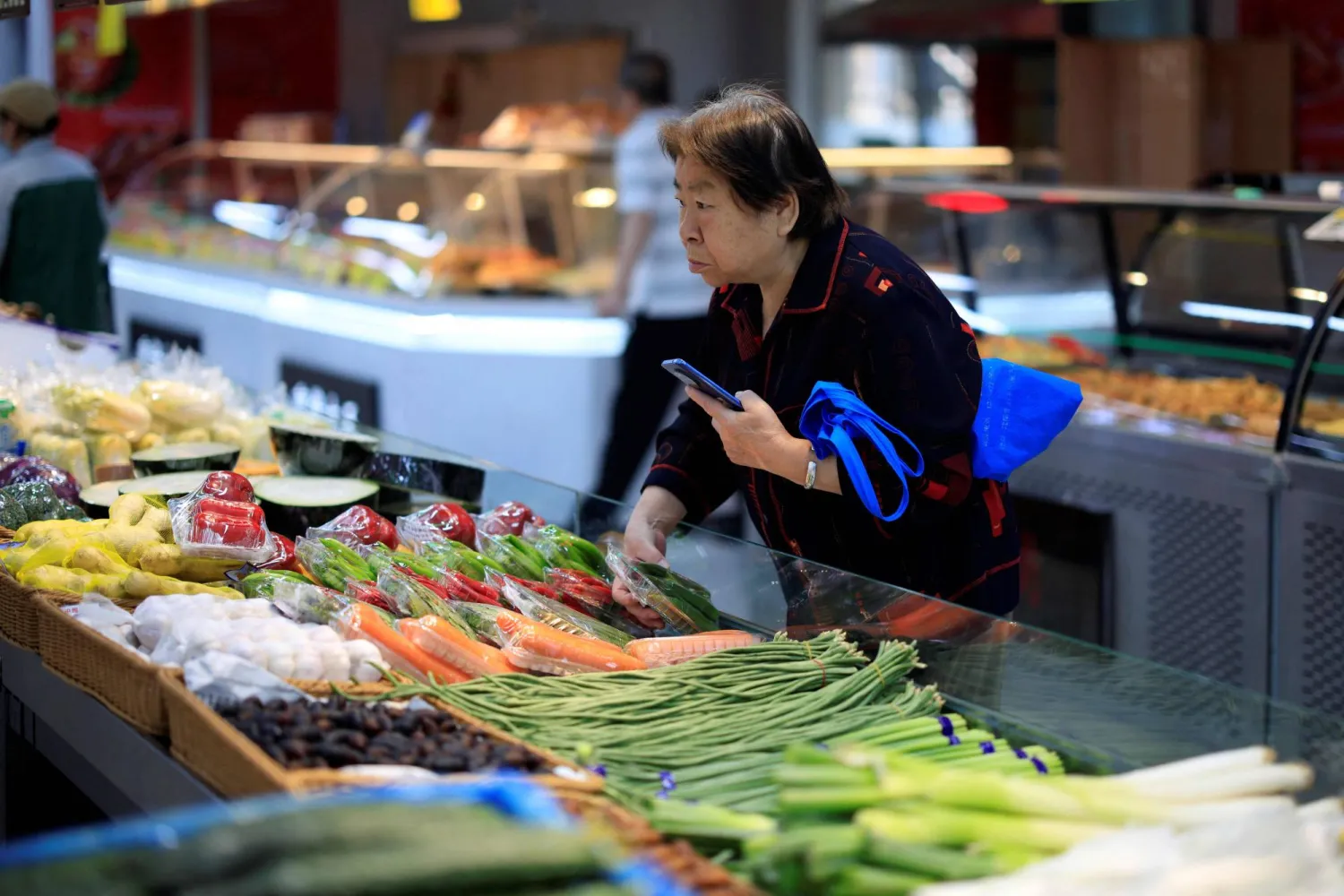 اتباع نظام غذائي صحي هو من العوامل الهامة للحفاظ على نمط حياة صحي (أ.ف.ب)