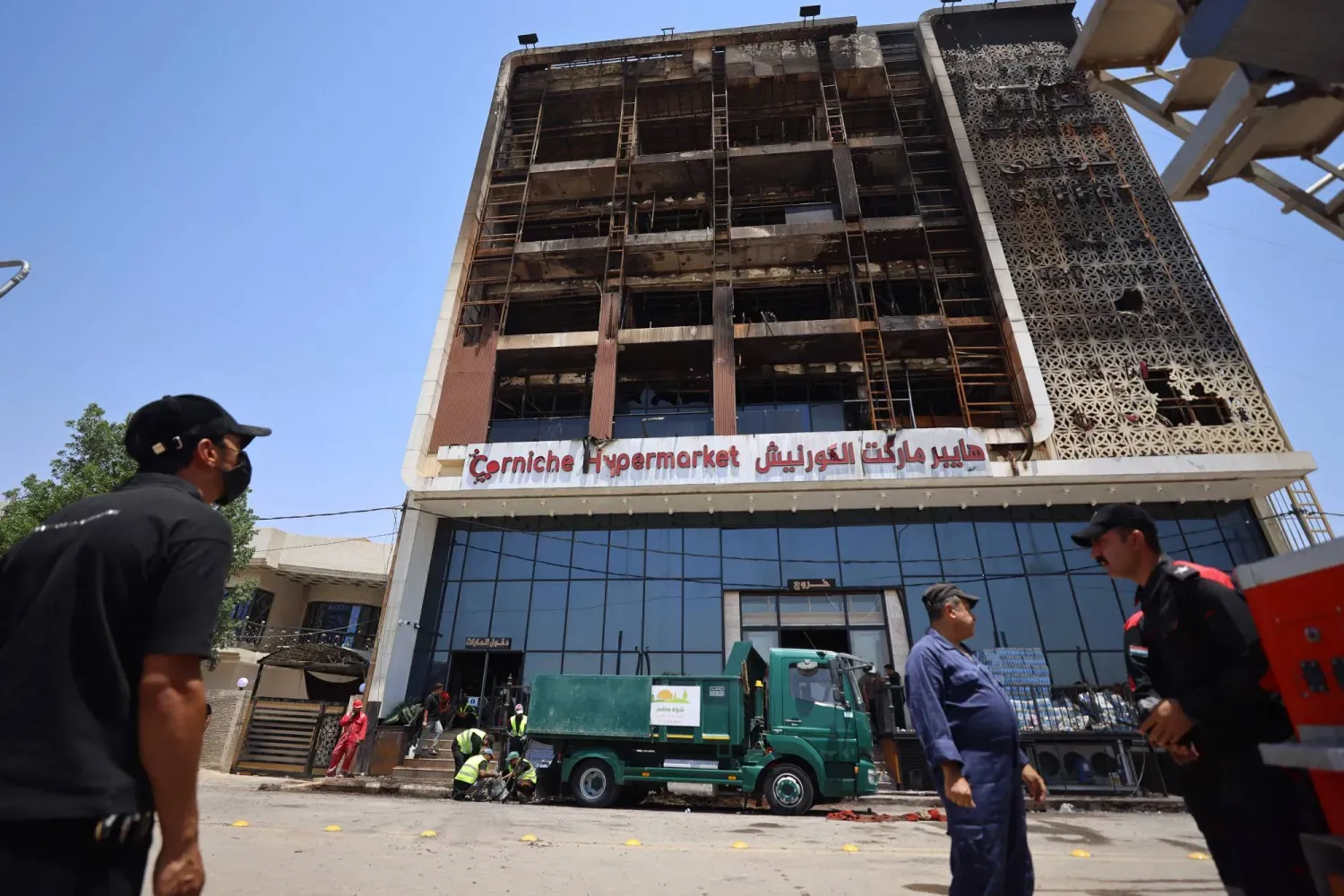 Yanmış binanın dışından bir fotoğraf... 17 Temmuz 2025 (AFP)