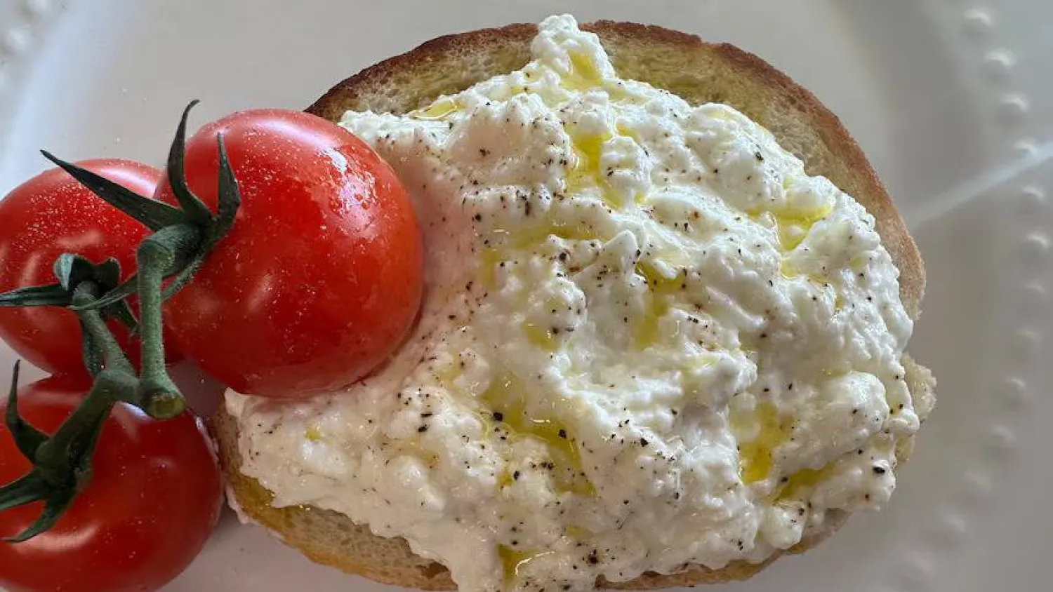 يعدّ الجبن القريش مصدراً غنياً بالبروتين (أرشيفية - شبكة «إيه بي سي» الأسترالية)