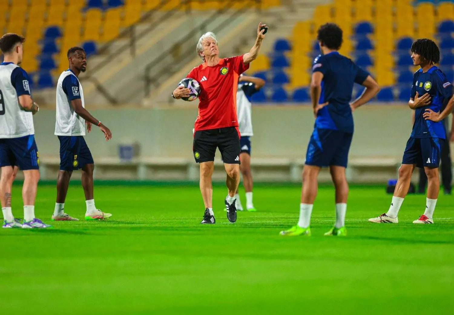 خيسوس خلال أول تدريب النصر الأول (نادي النصر)