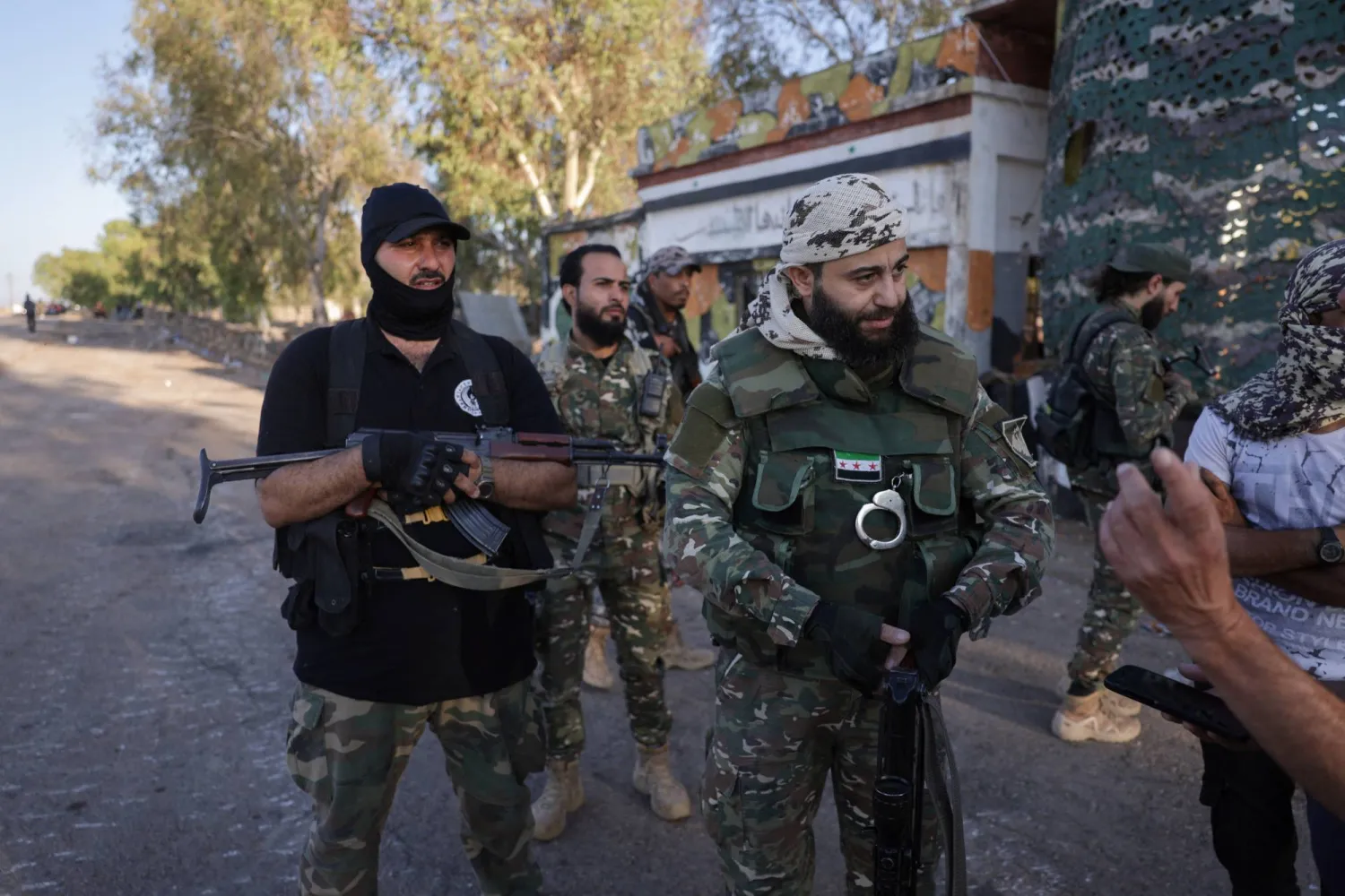 Suriyeli aşiret savaşçıları Dera'nın Süveyda kentine doğru yola çıkmaya hazırlanıyor (Reuters)