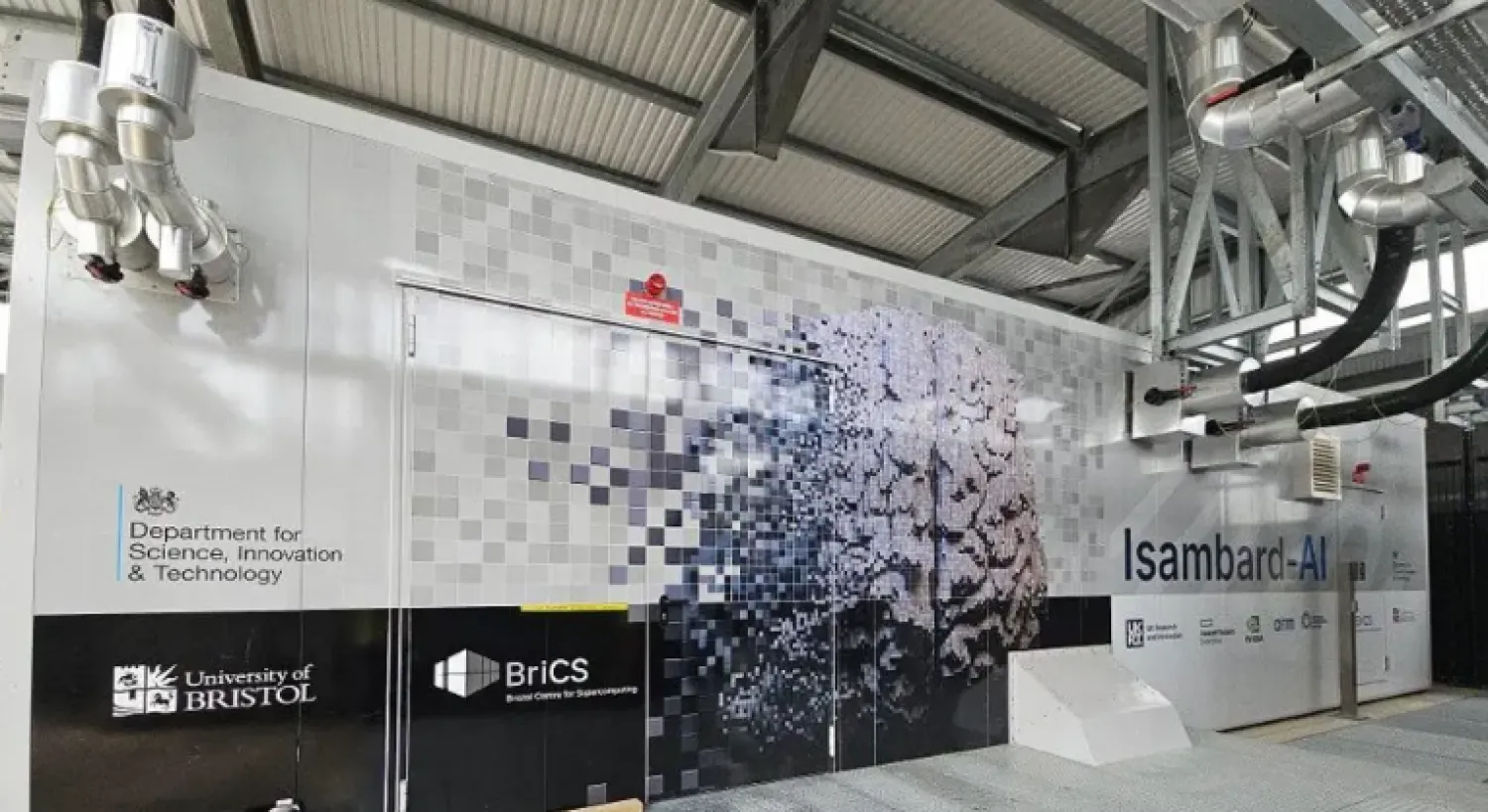 تم تطوير الحاسوب من قِبَل جامعة بريستول بالشراكة مع جامعة كامبريدج ومختبر الذكاء الاصطناعي الوطني (جامعة بريستول)