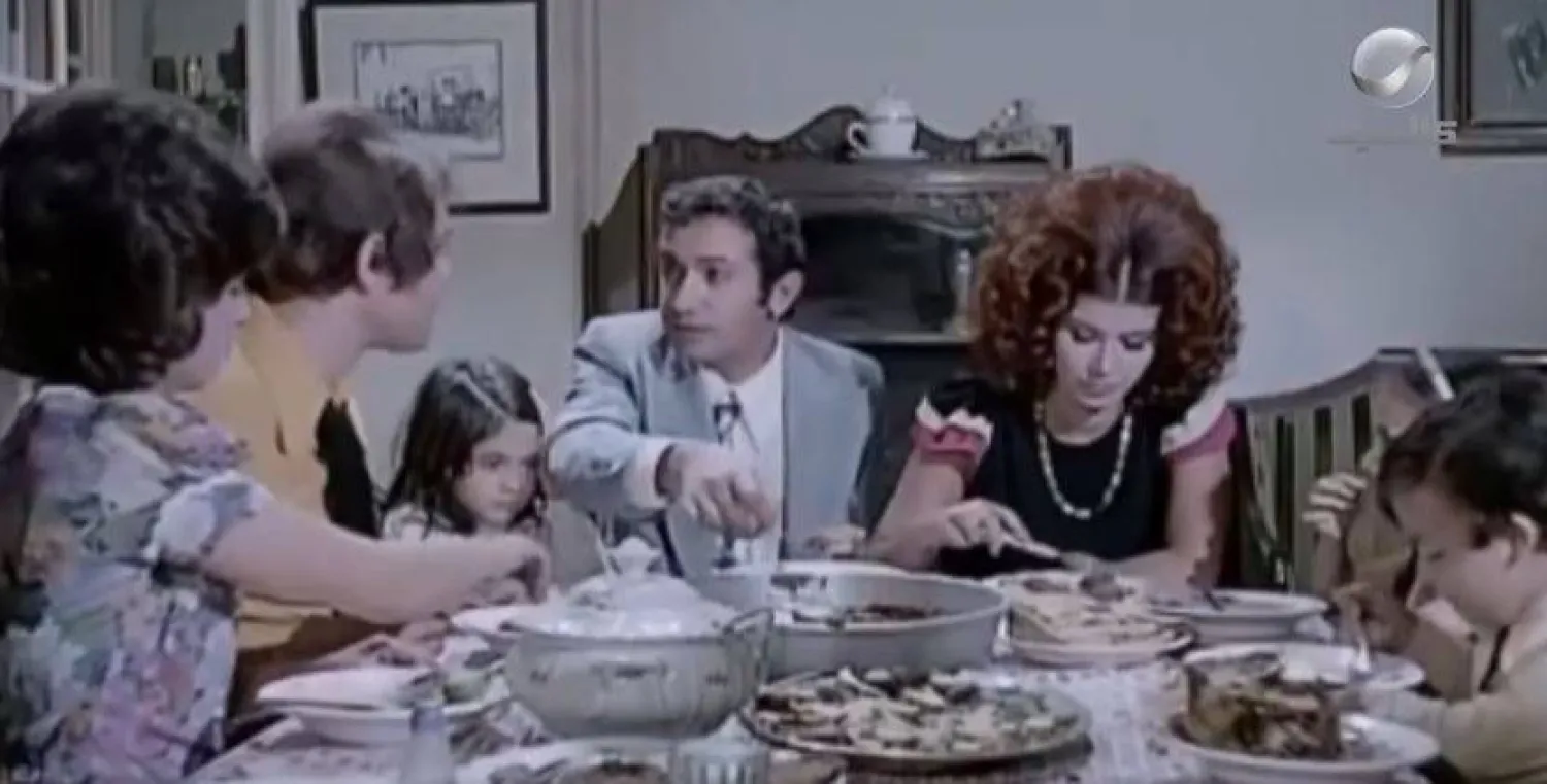 المسلسلات الدرامية وأفلام السينما المصرية جسدت العزومات العائلية (مشهد من فيلم «الحفيد» على «يوتيوب»)