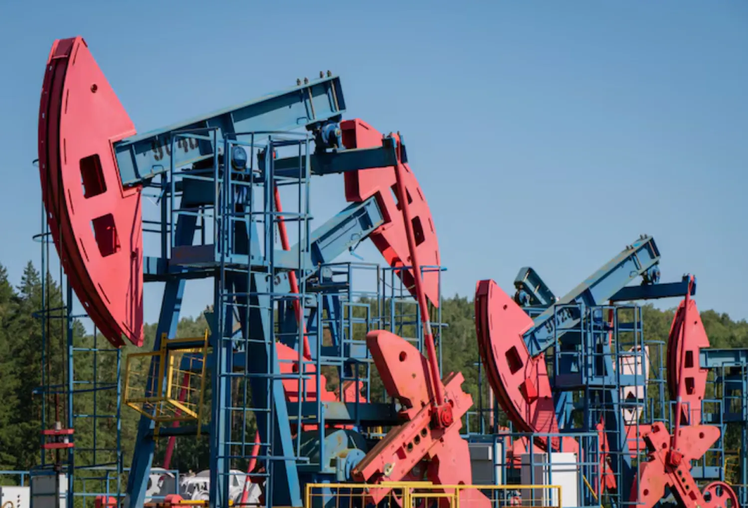 A view shows oil pump jacks outside Almetyevsk, in the Republic of Tatarstan, Russia July 14, 2025. REUTERS/Stringer/File Photo 