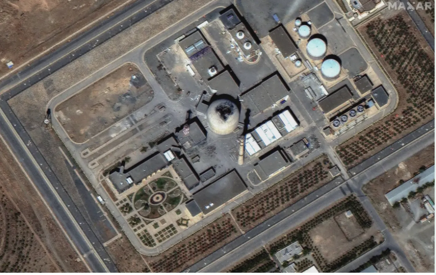 صورة فضائية من قمر «ماكسار» تُظهر مفاعل «أراك» في إيران بعد قصف إسرائيلي خلال وقت سابق (أ.ب)