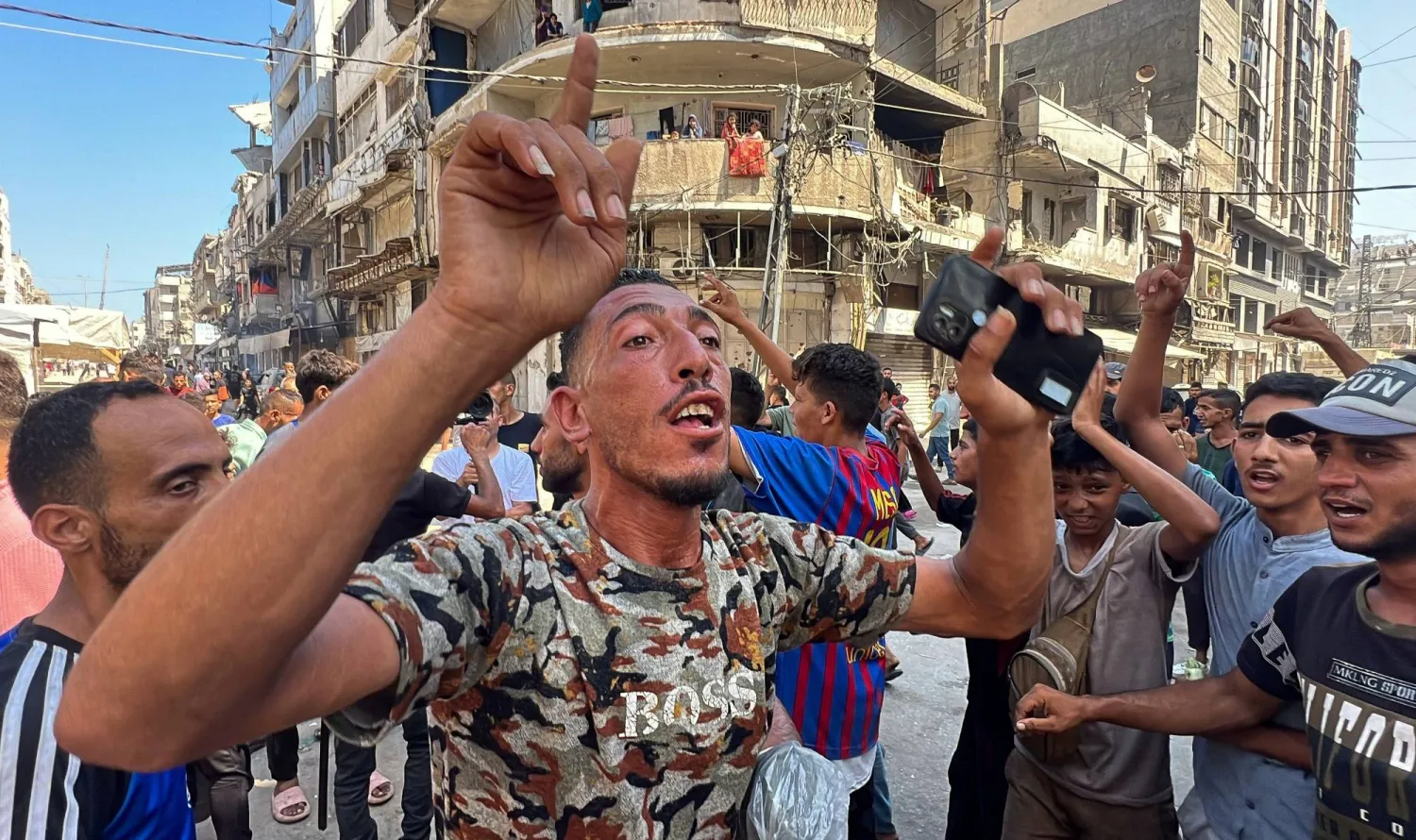 مظاهرة ضد غلاء الأسعار في مدينة غزة أمس (رويترز)